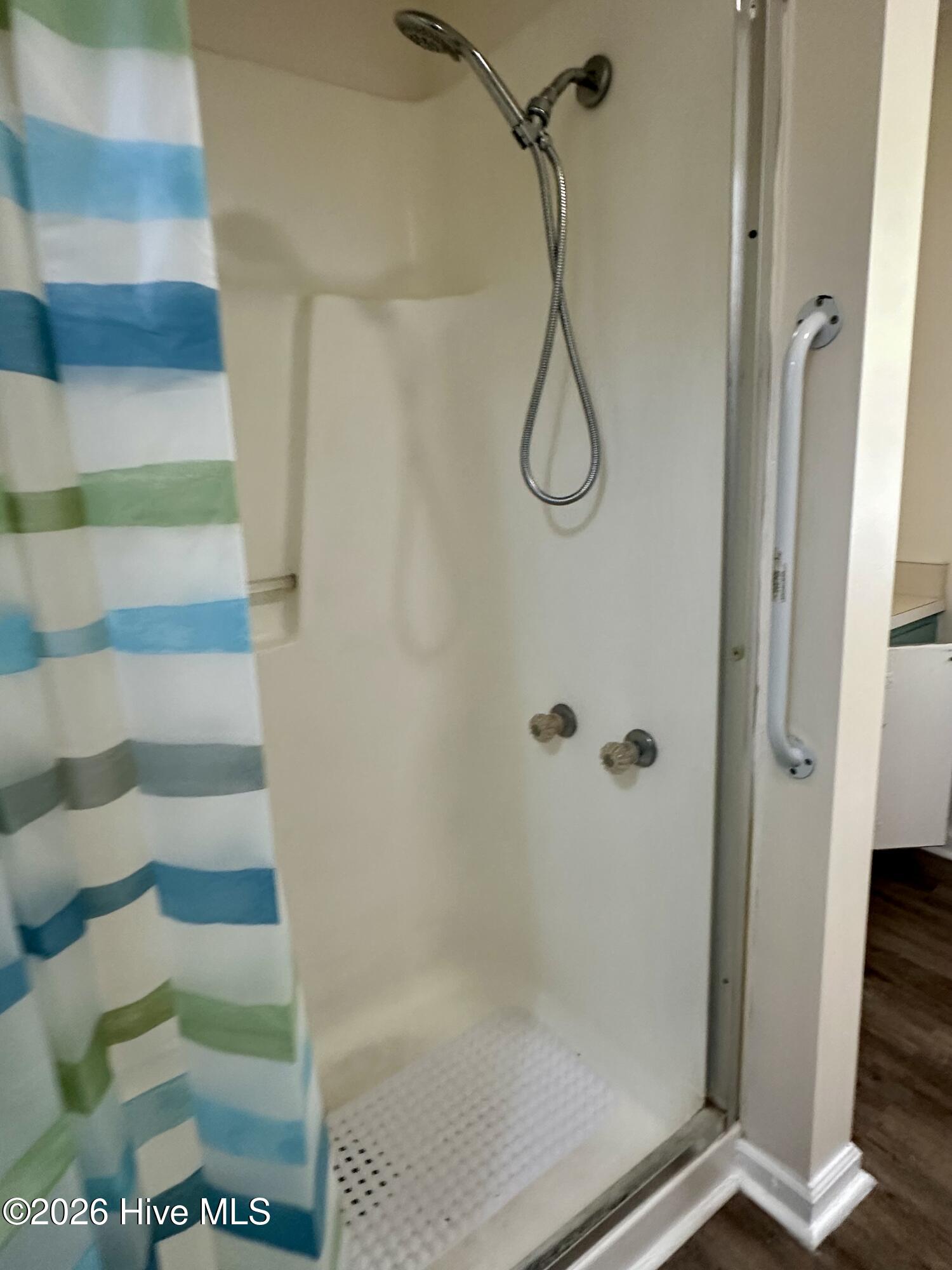 100565542 | Photo 19