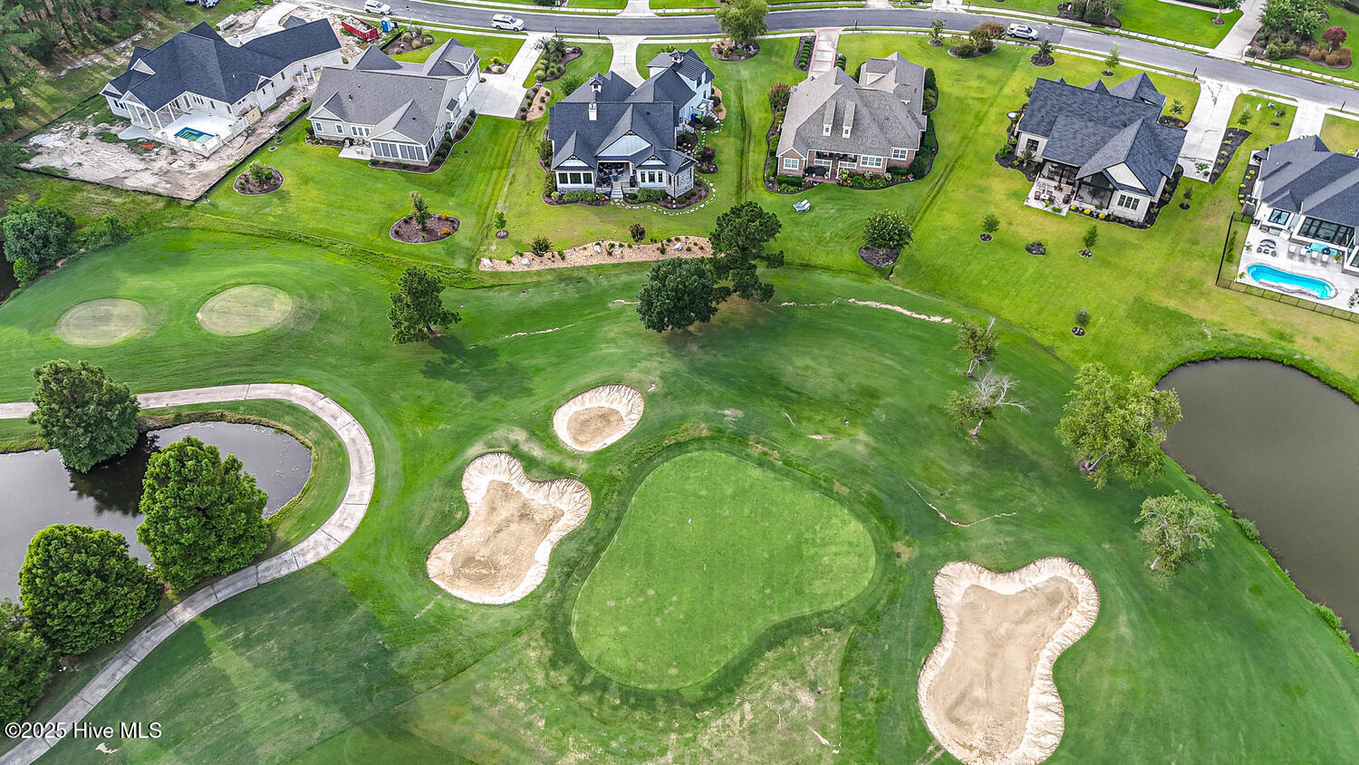 100547698 | Photo 63