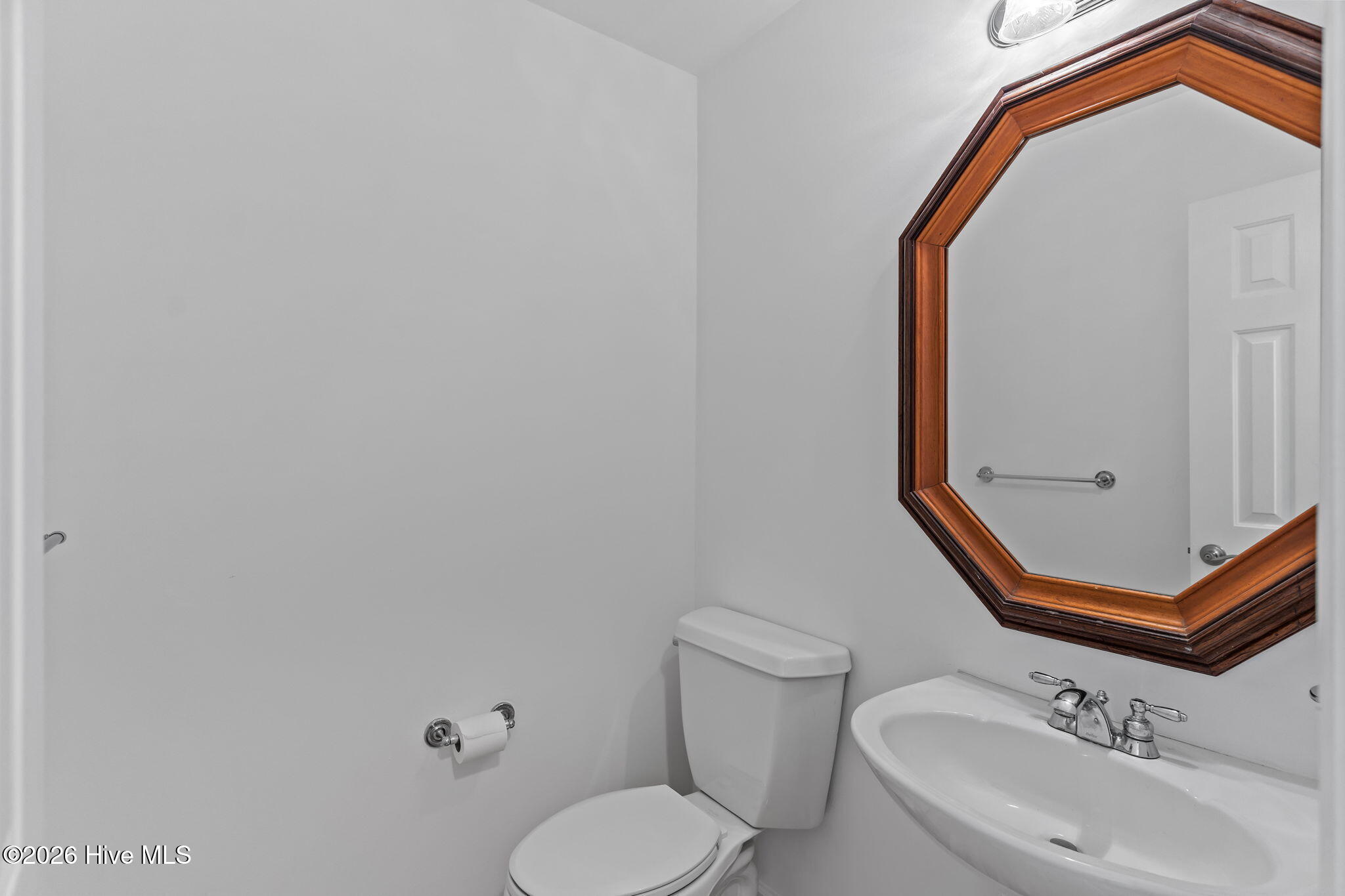 100562796 | Photo 22