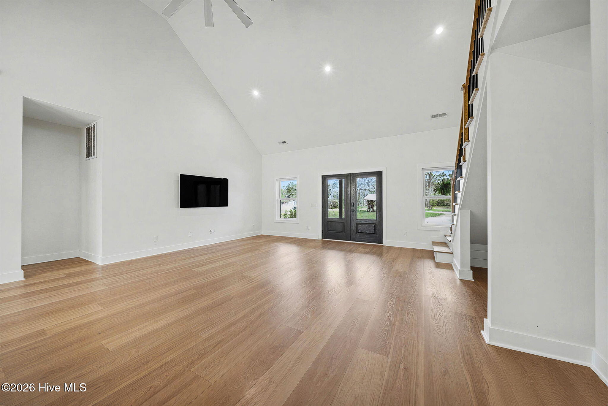 100563289 | Photo 12