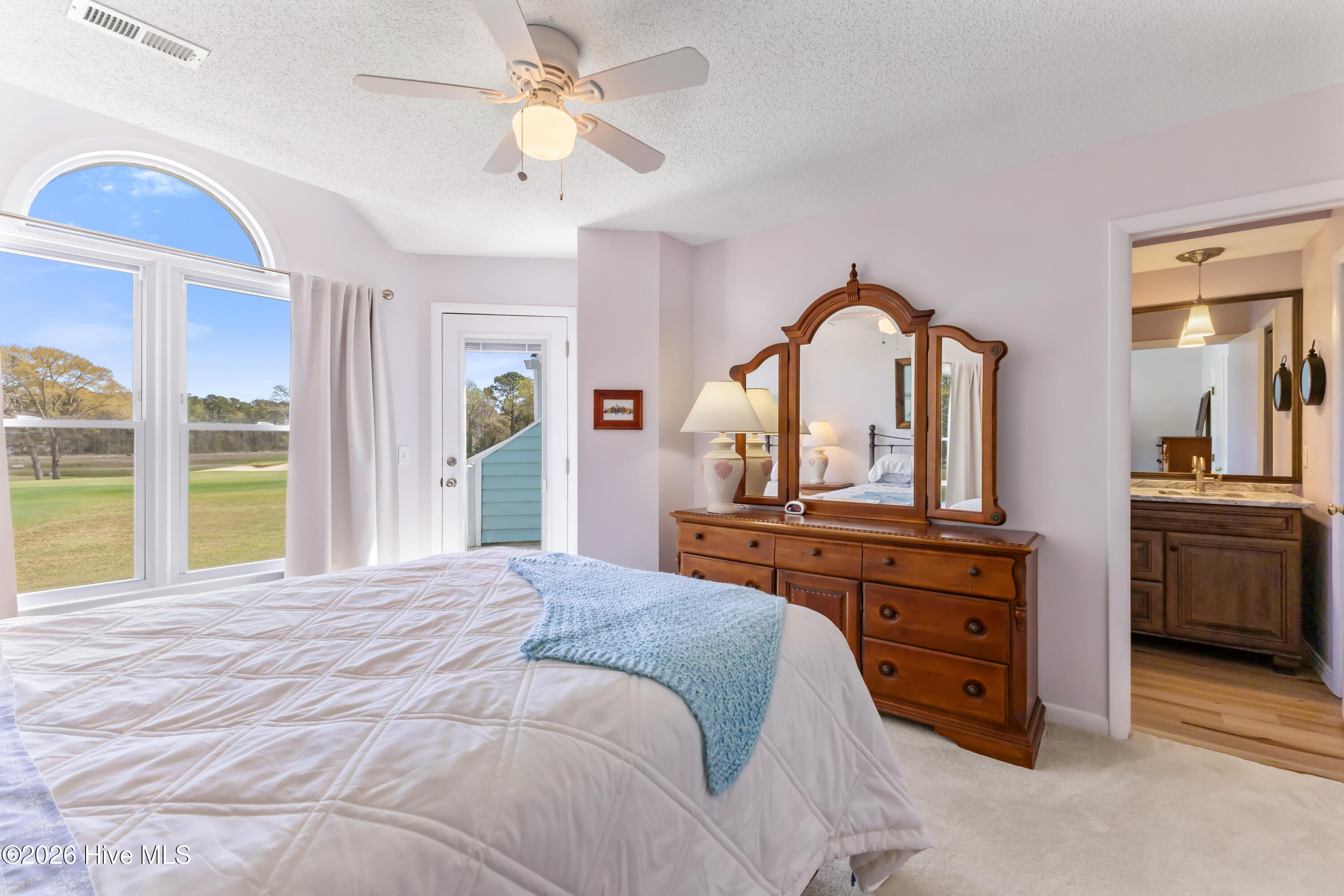 100562727 | Photo 16