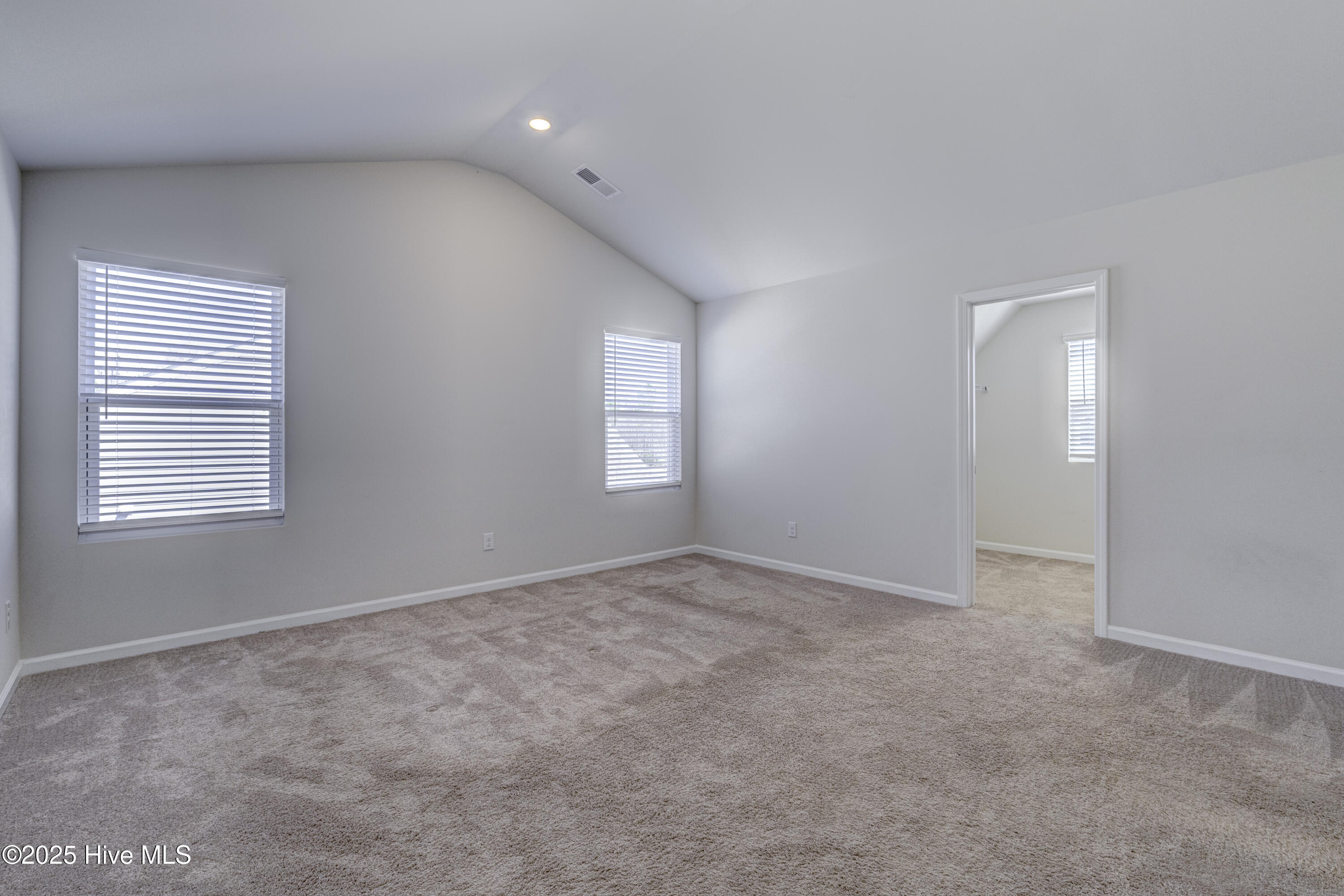 100528230 | Photo 29