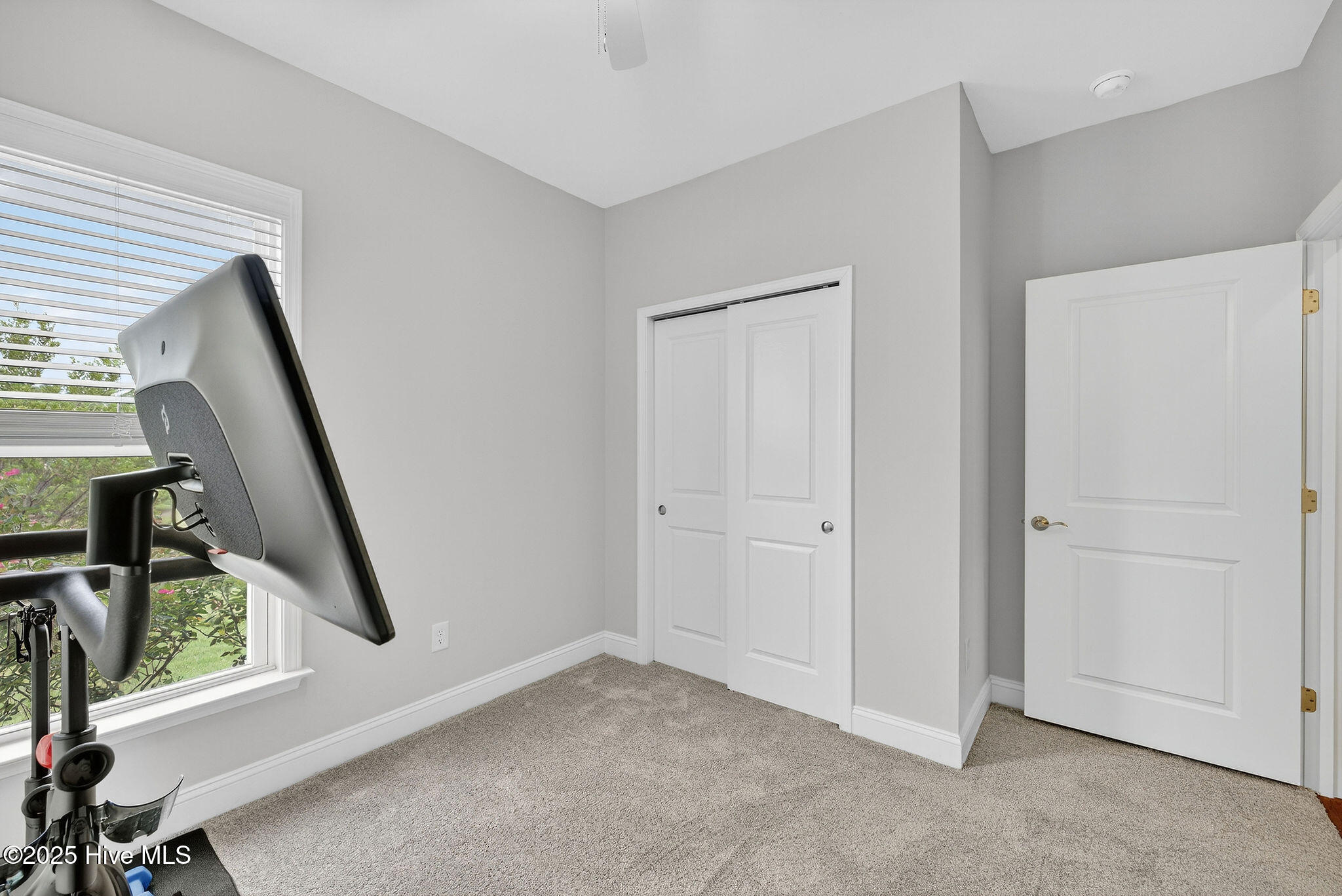 100565700 | Photo 46