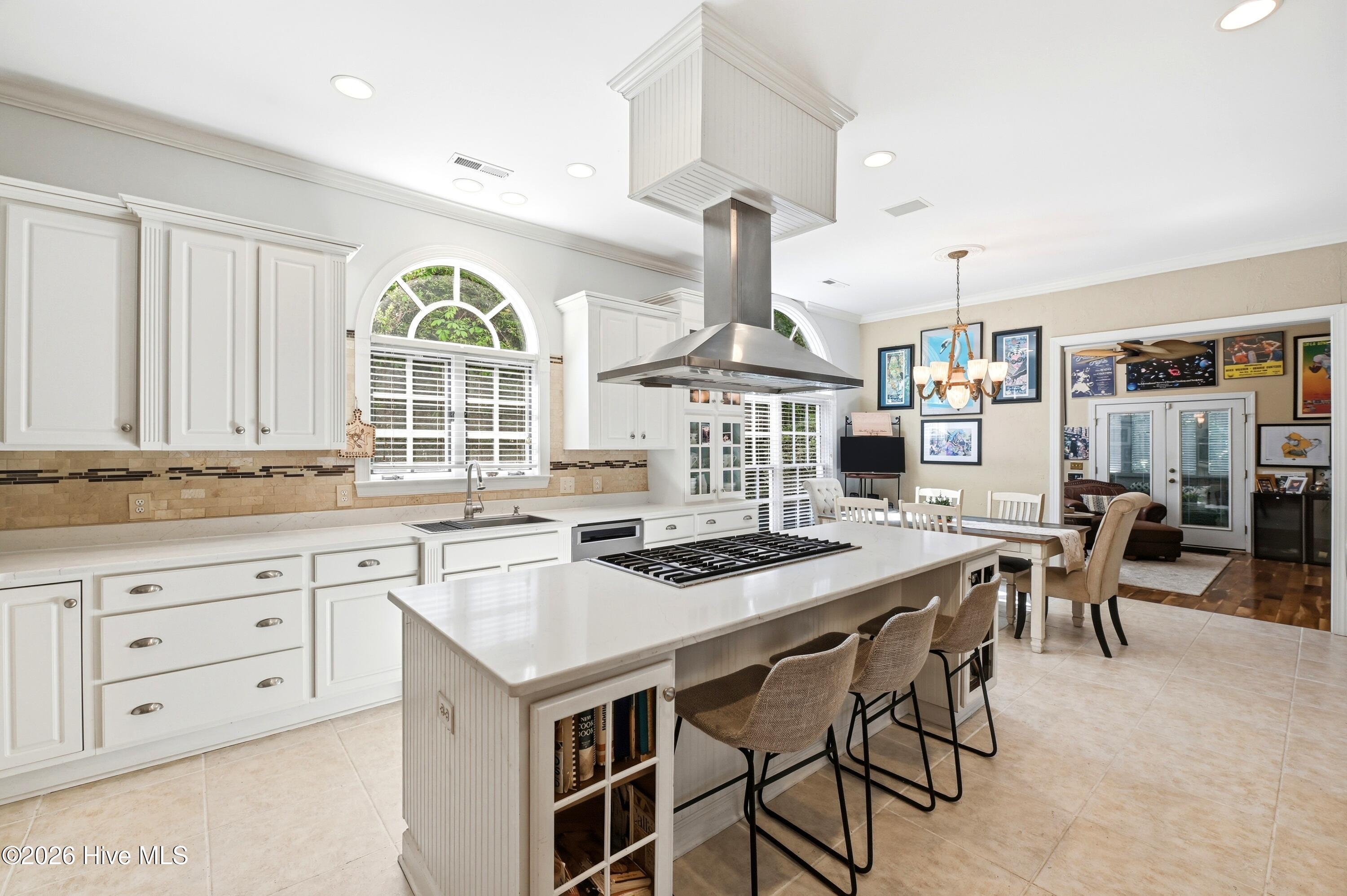 100567999 | Photo 12