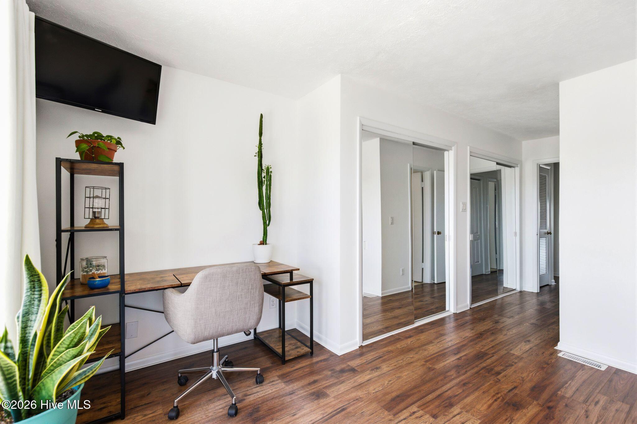 100568885 | Photo 19