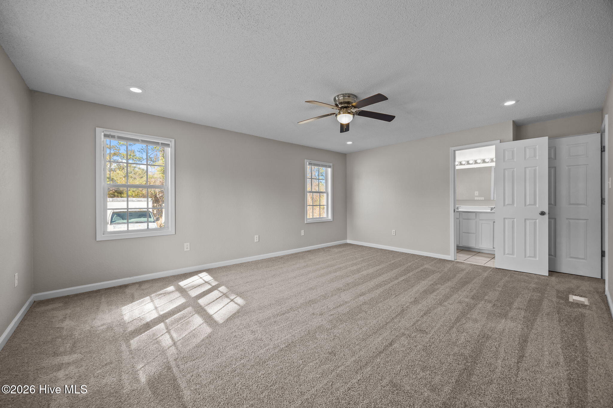 100553167 | Photo 26