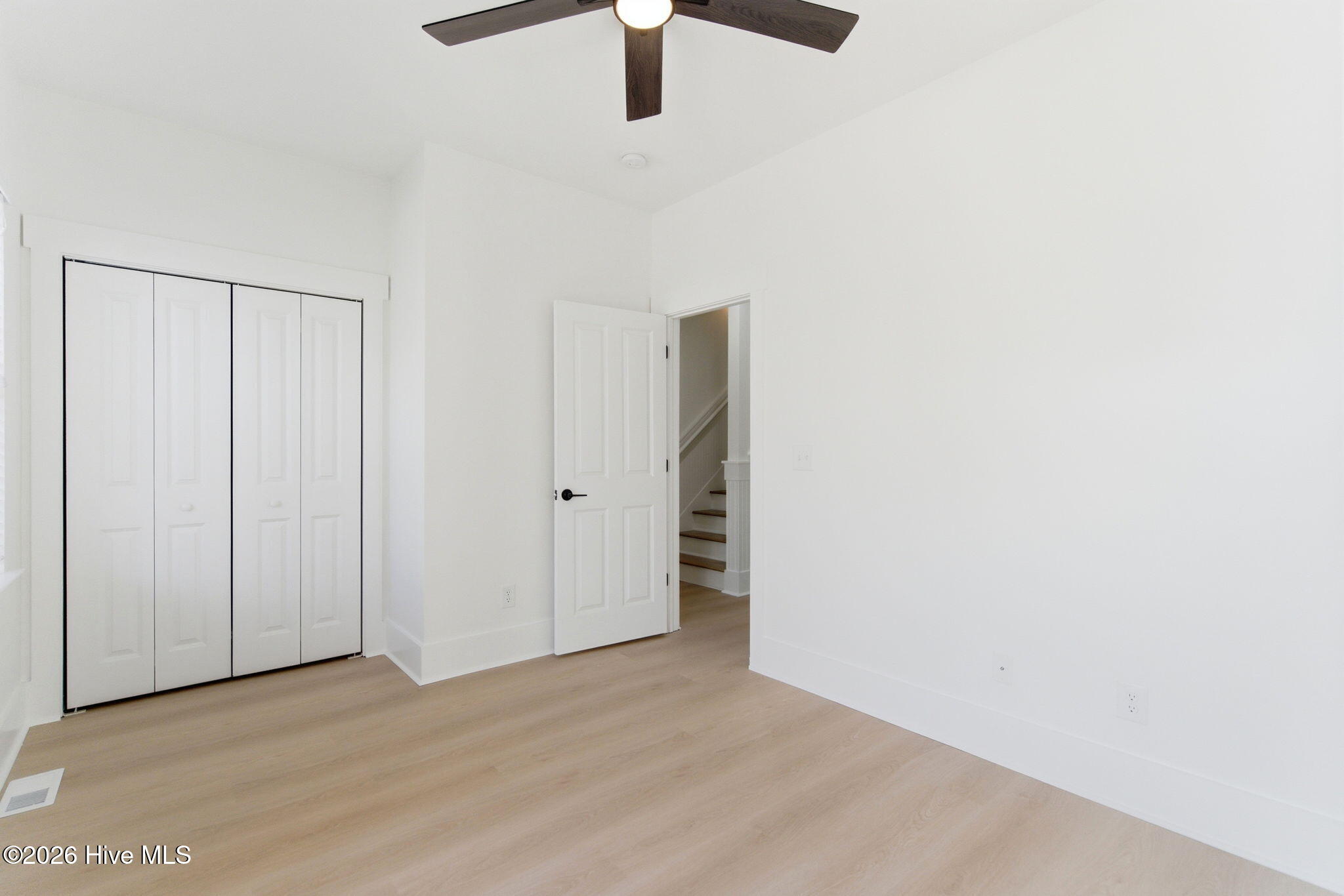 100570337 | Photo 51