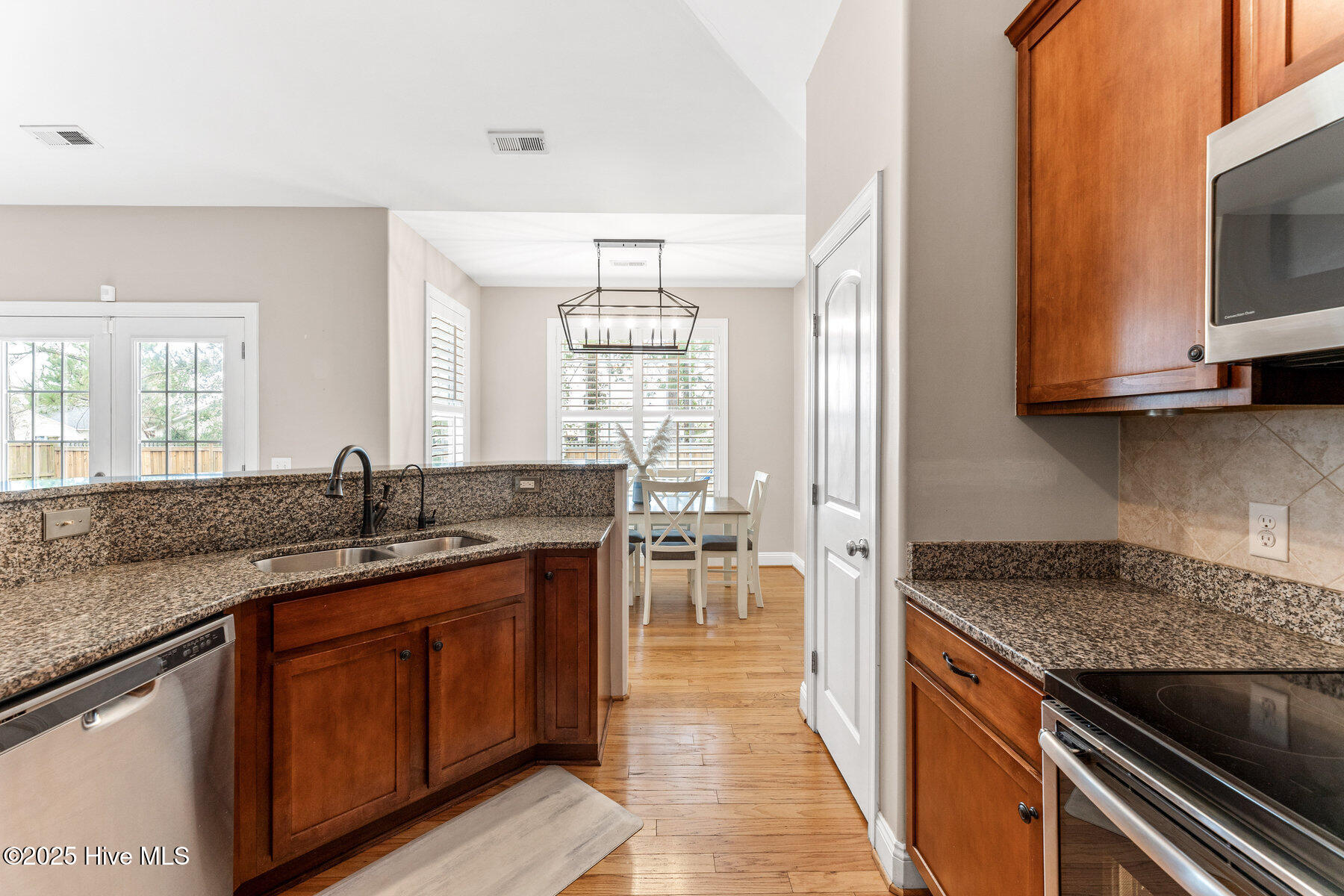 249 Palm Grove Drive, Wilmington, NC 28411 – photo 10: 010_249_palm_grove_drive-10_700