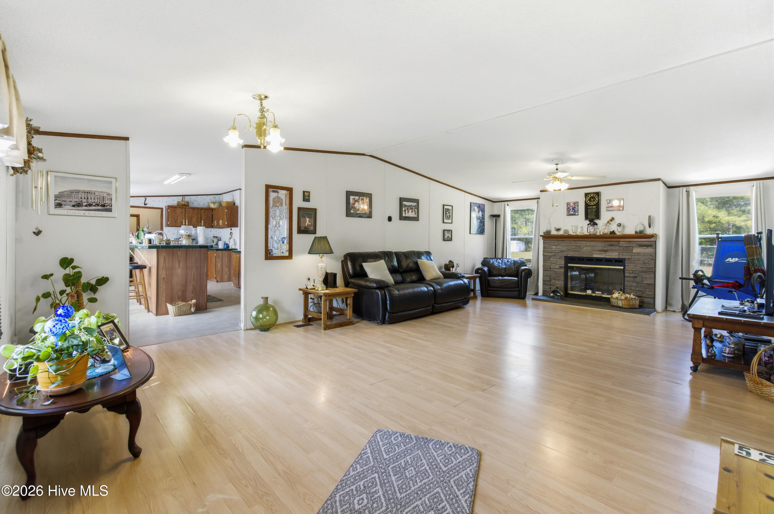 100565497 | Photo 13