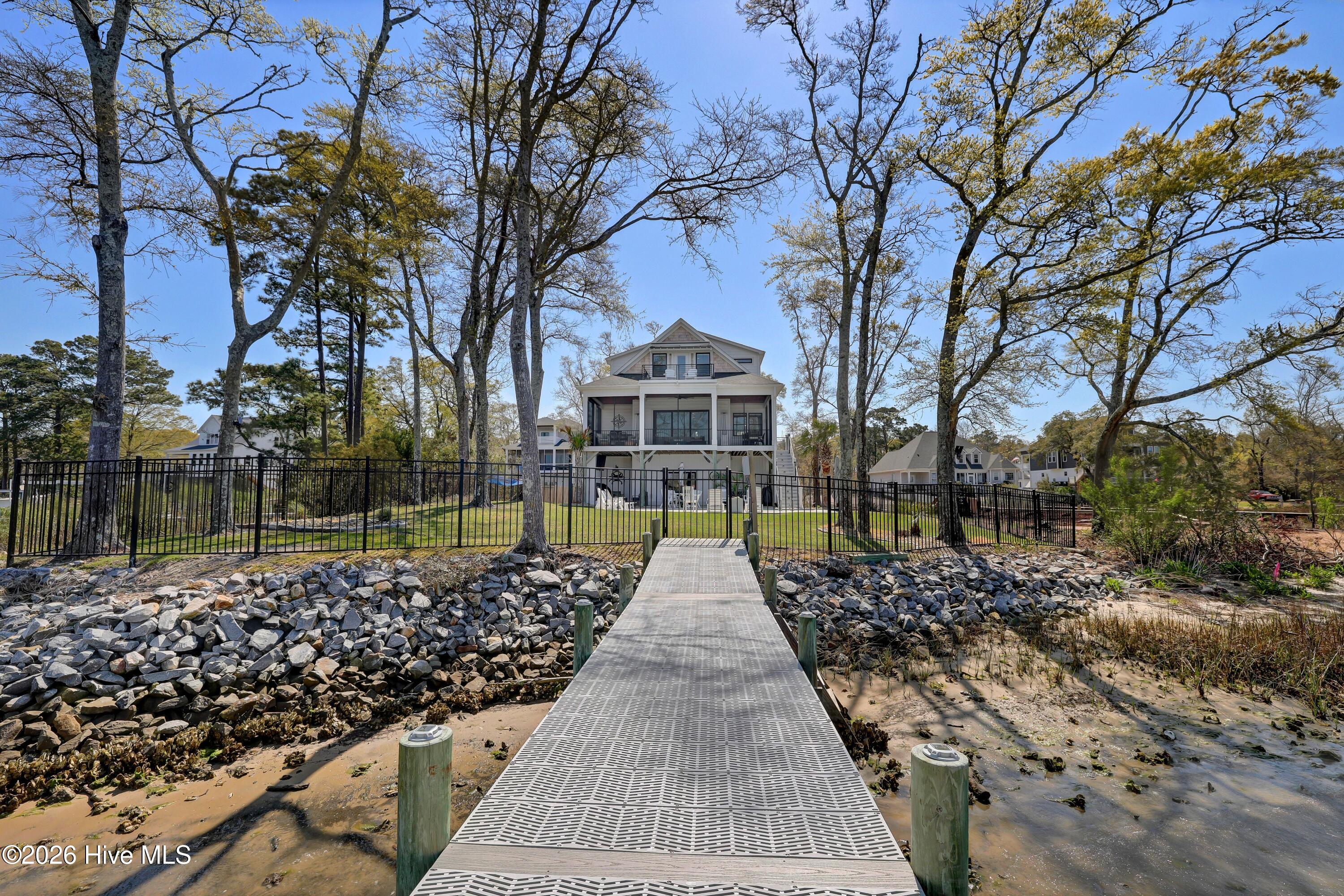 100564139 | Photo 61