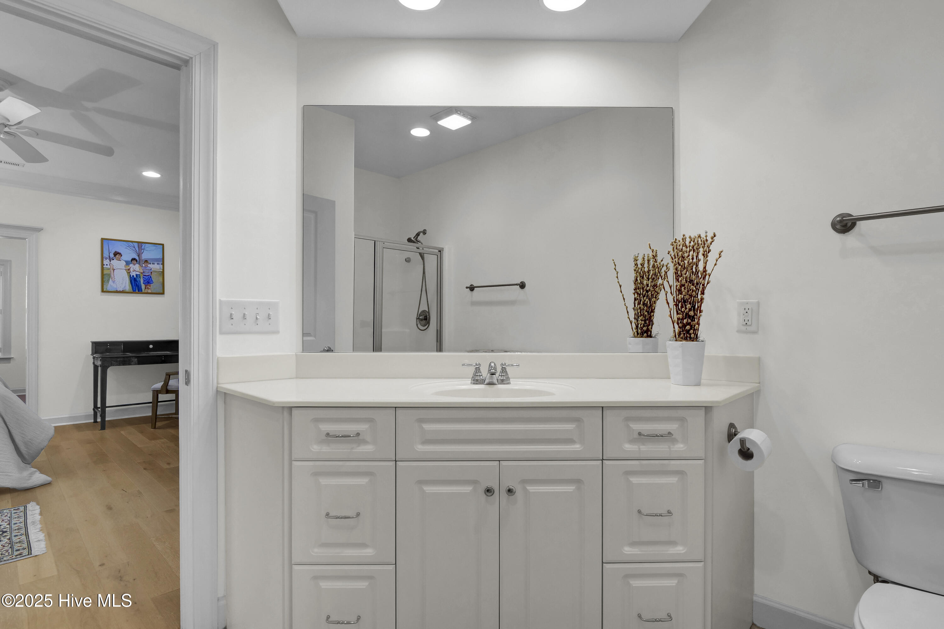 100547424 | Photo 15