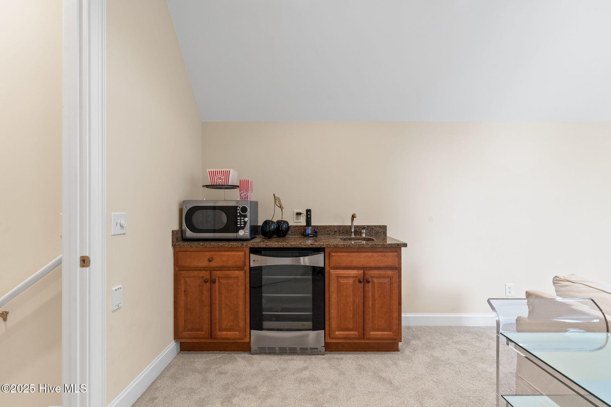 100518405 | Photo 44