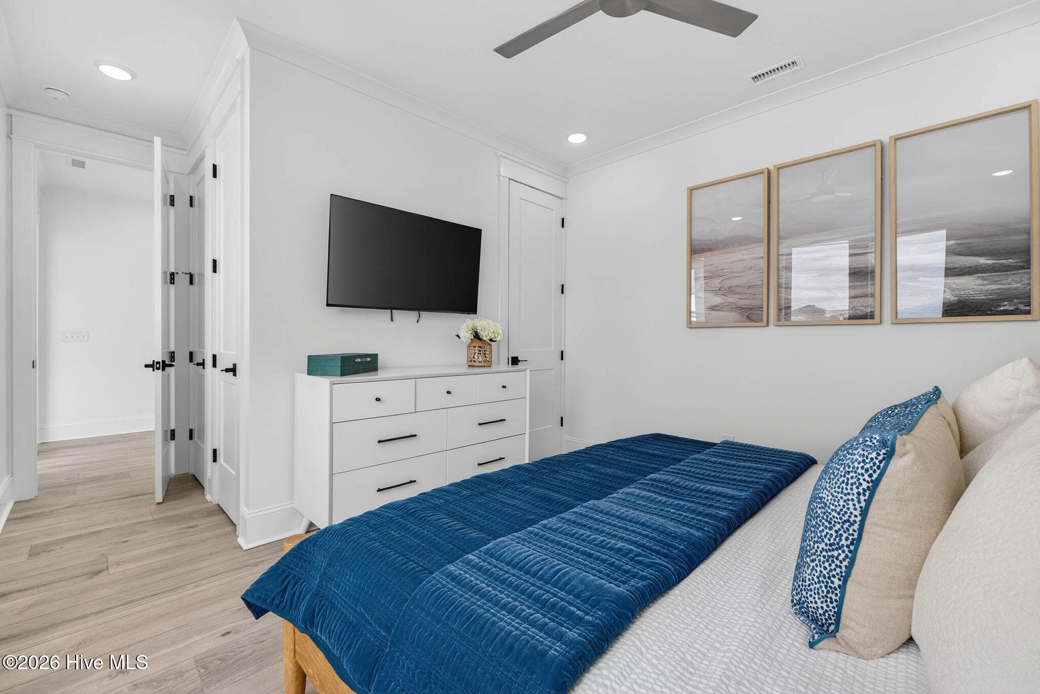 100543300 | Photo 42