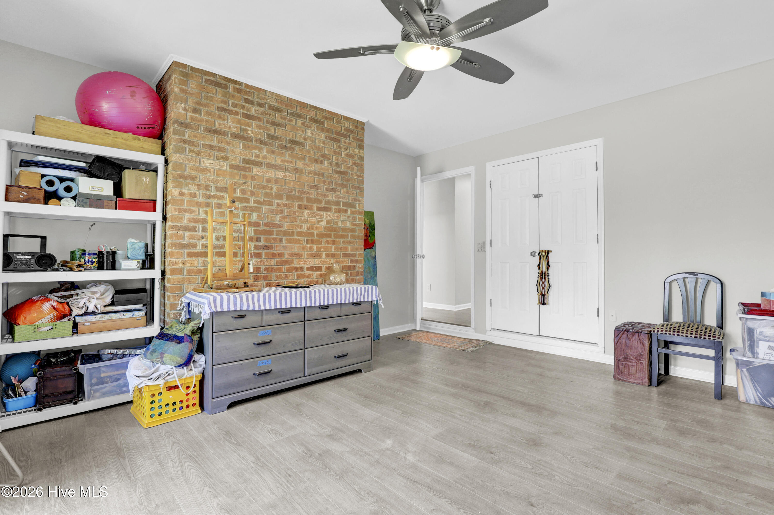 100570450 | Photo 23