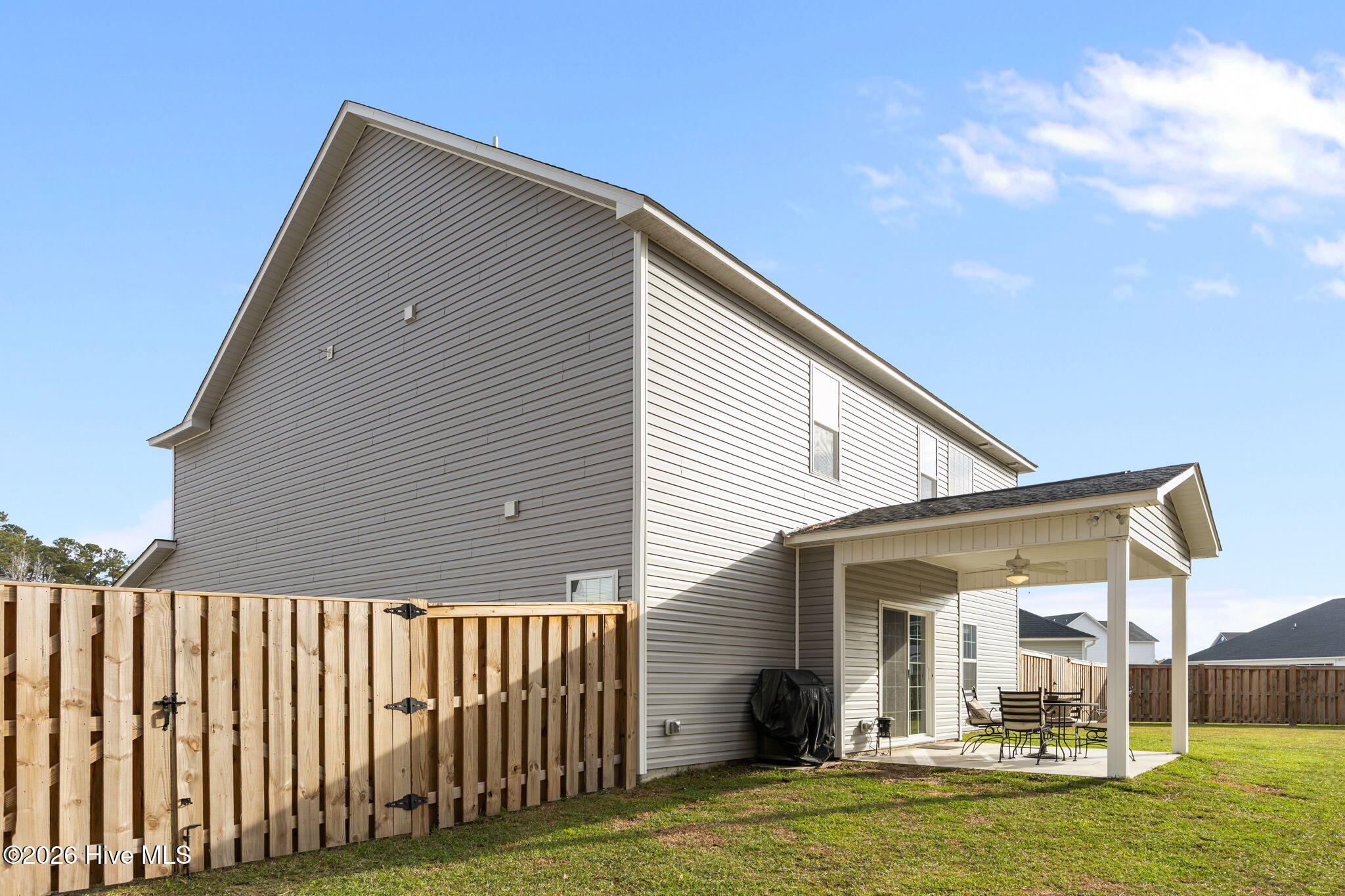 100563779 | Photo 49