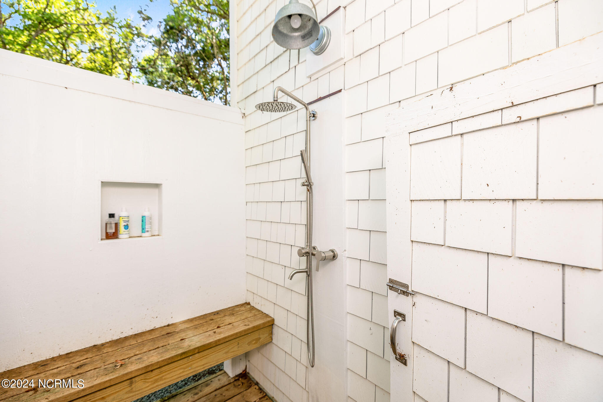 100493590 | Photo 53