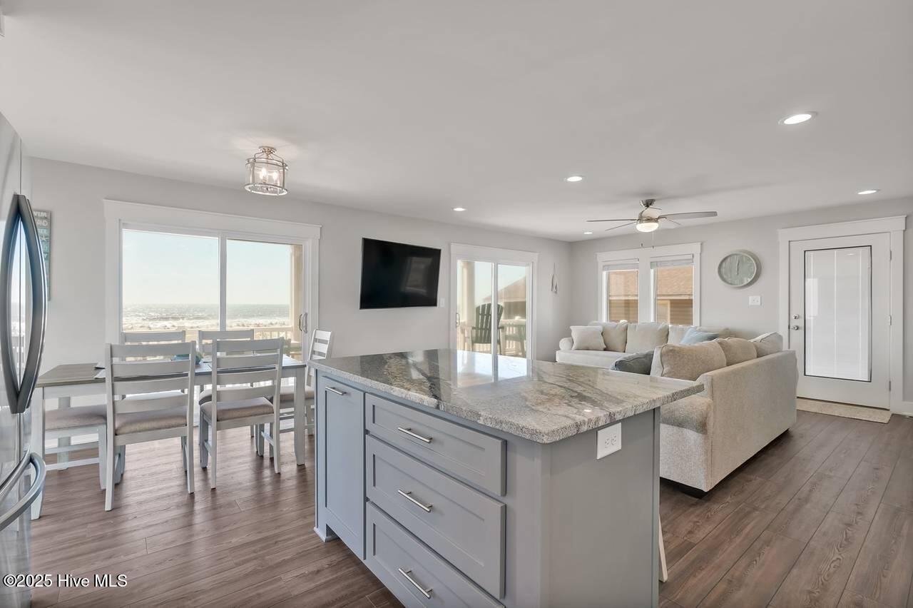 100484000 | Photo 21