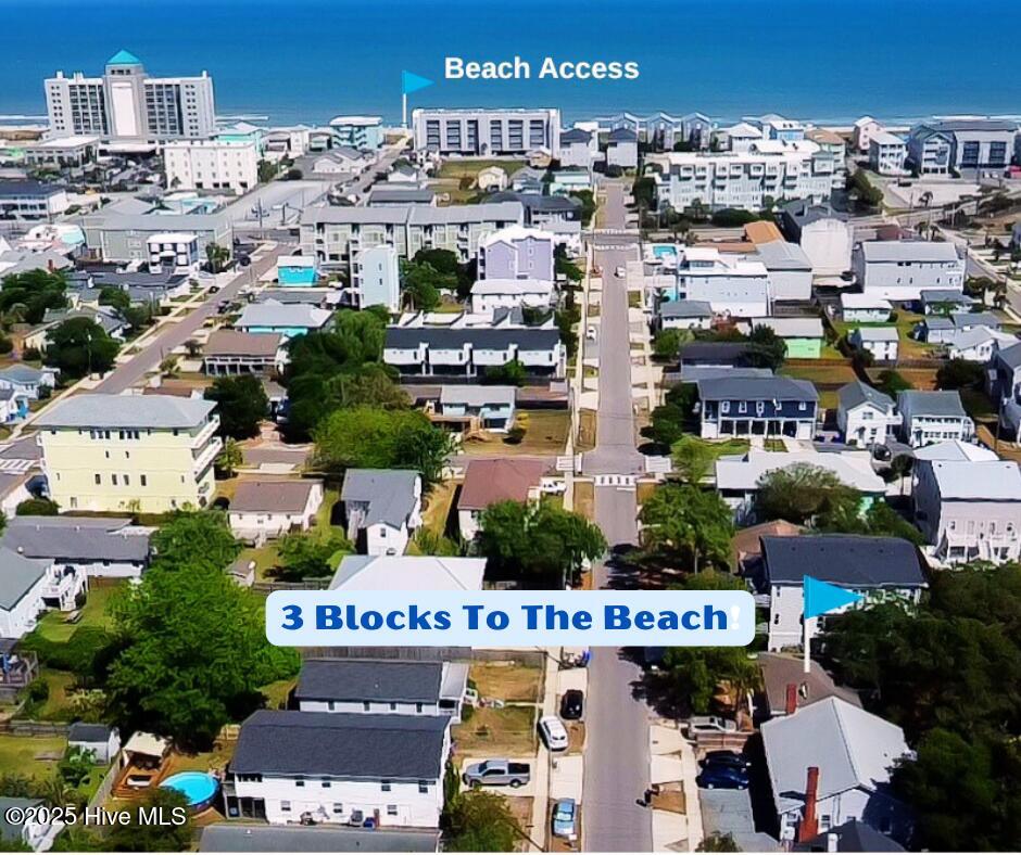 3 Blocks To The Beach!