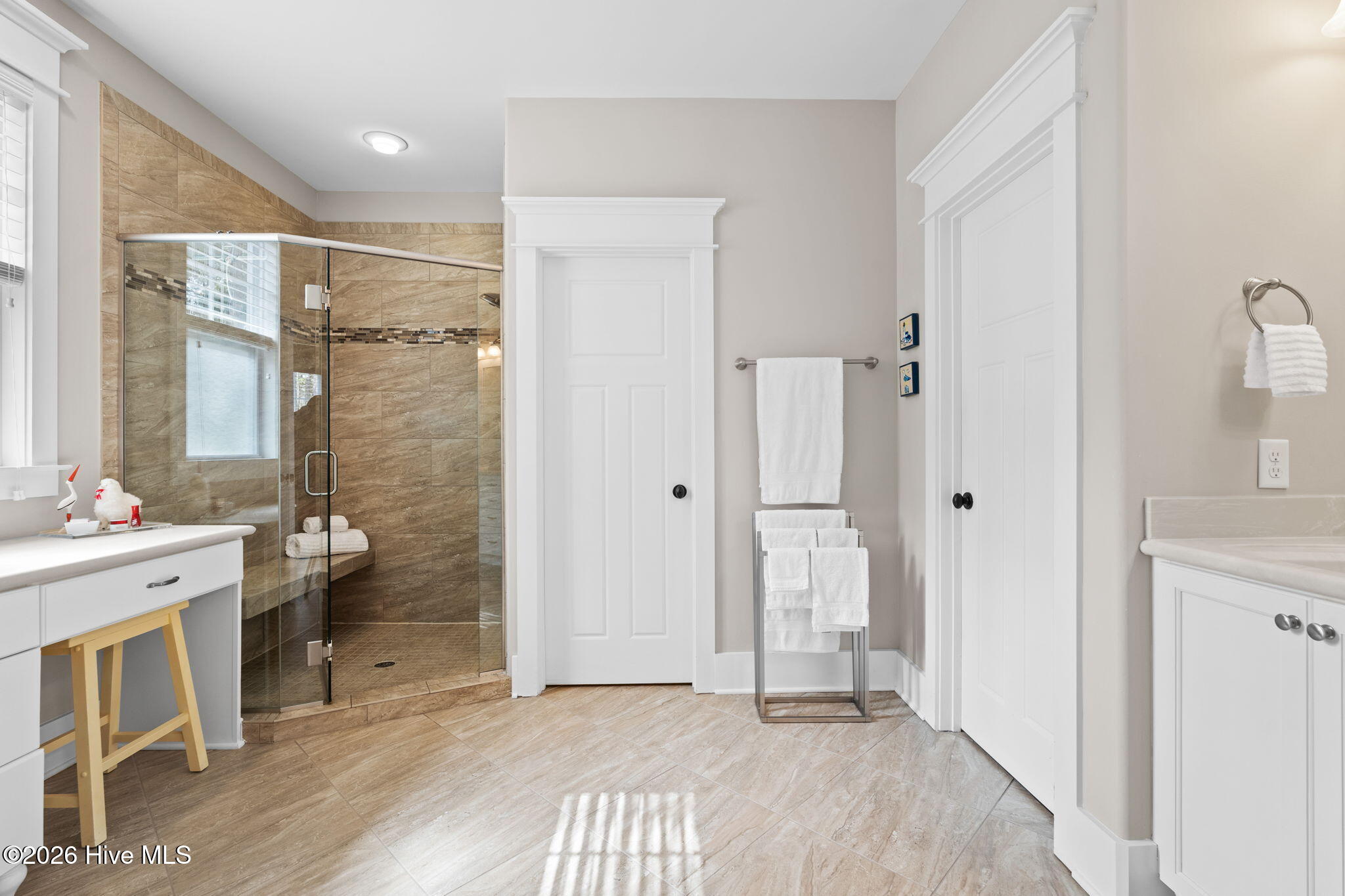 100566382 | Photo 28