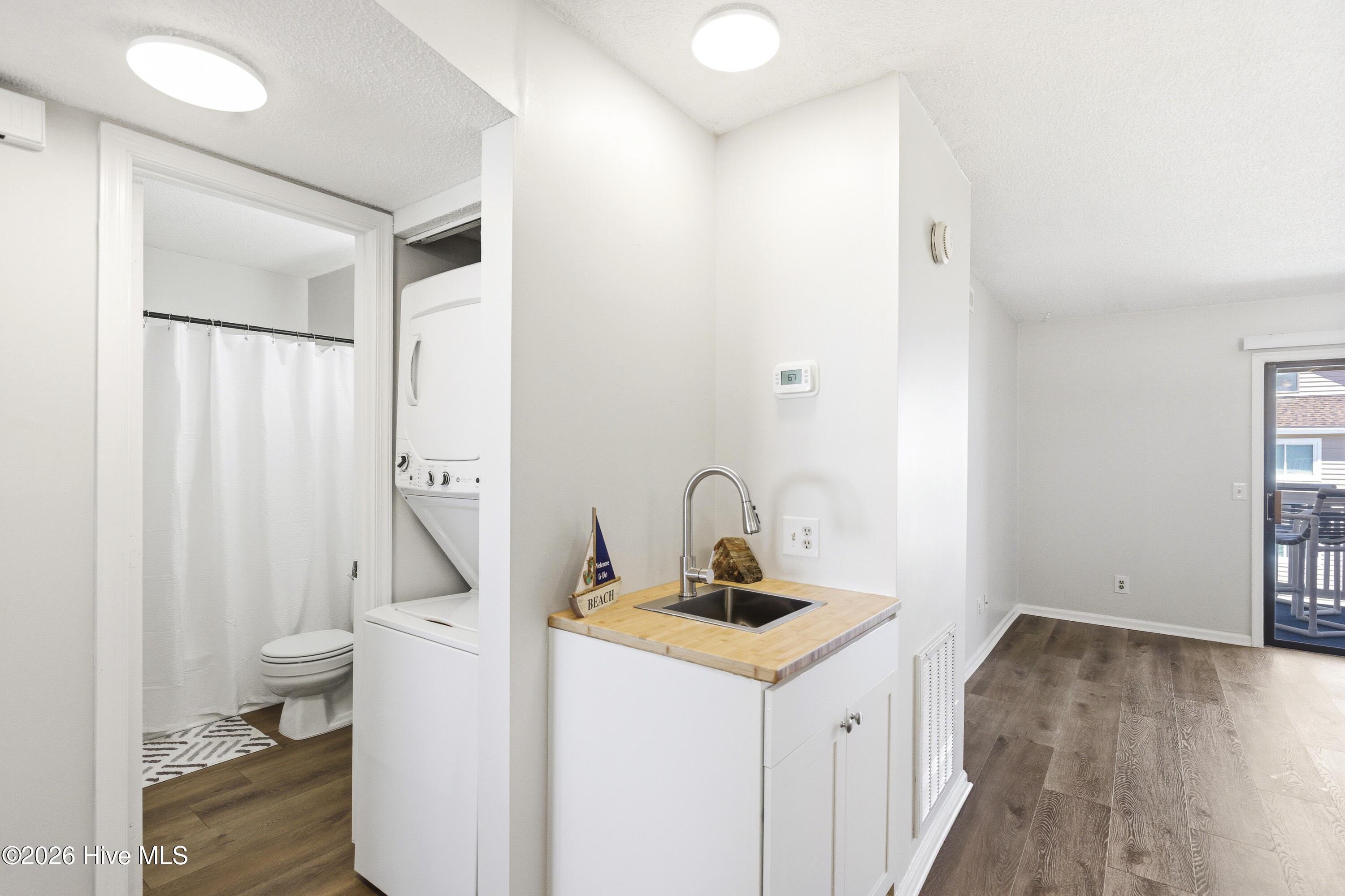 100567945 | Photo 23