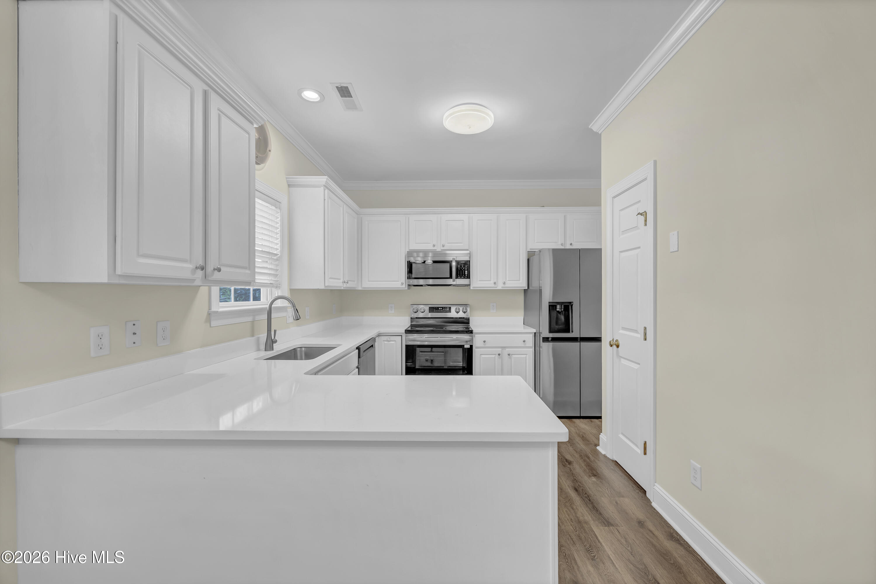 100541932 | Photo 12