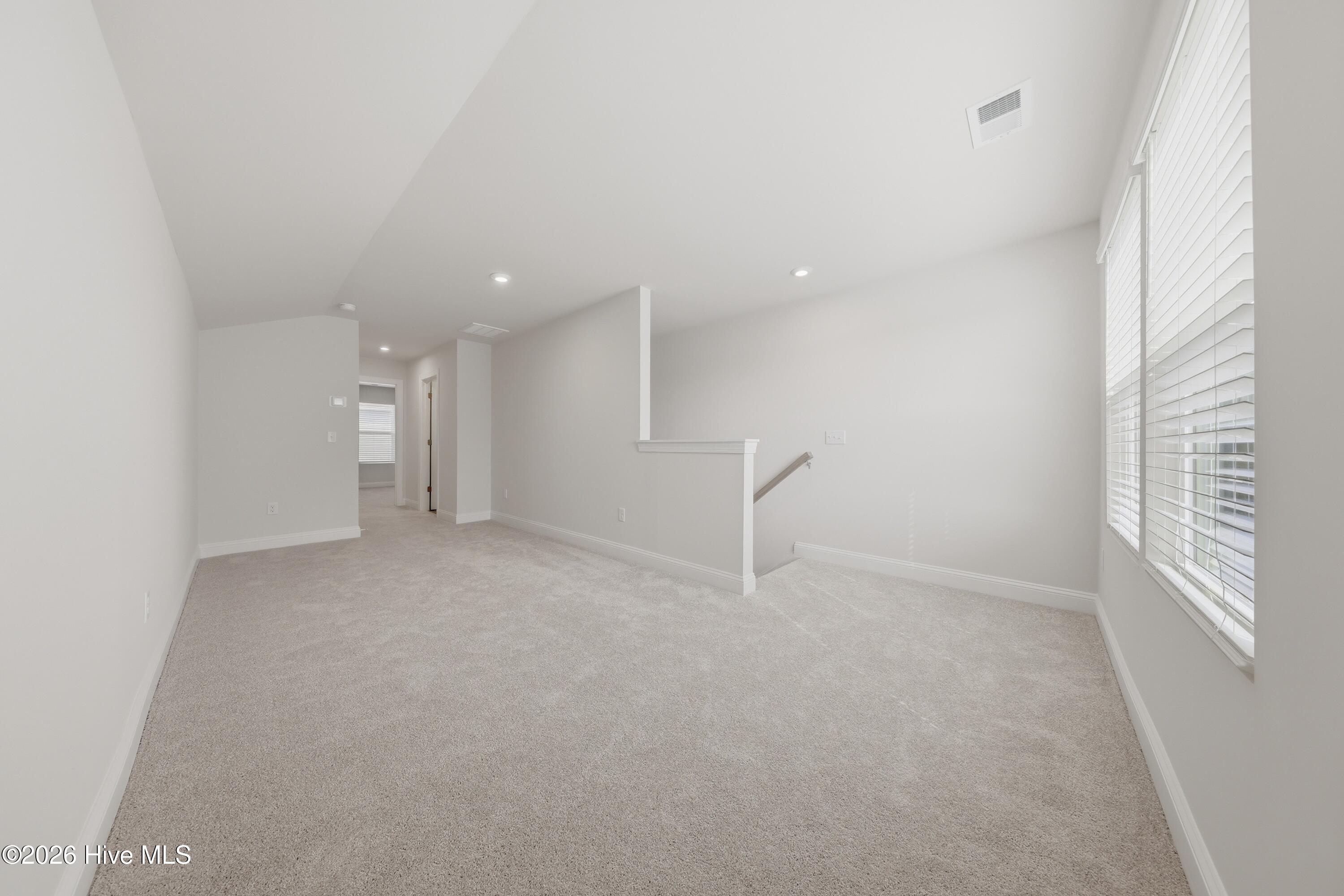 100563139 | Photo 39