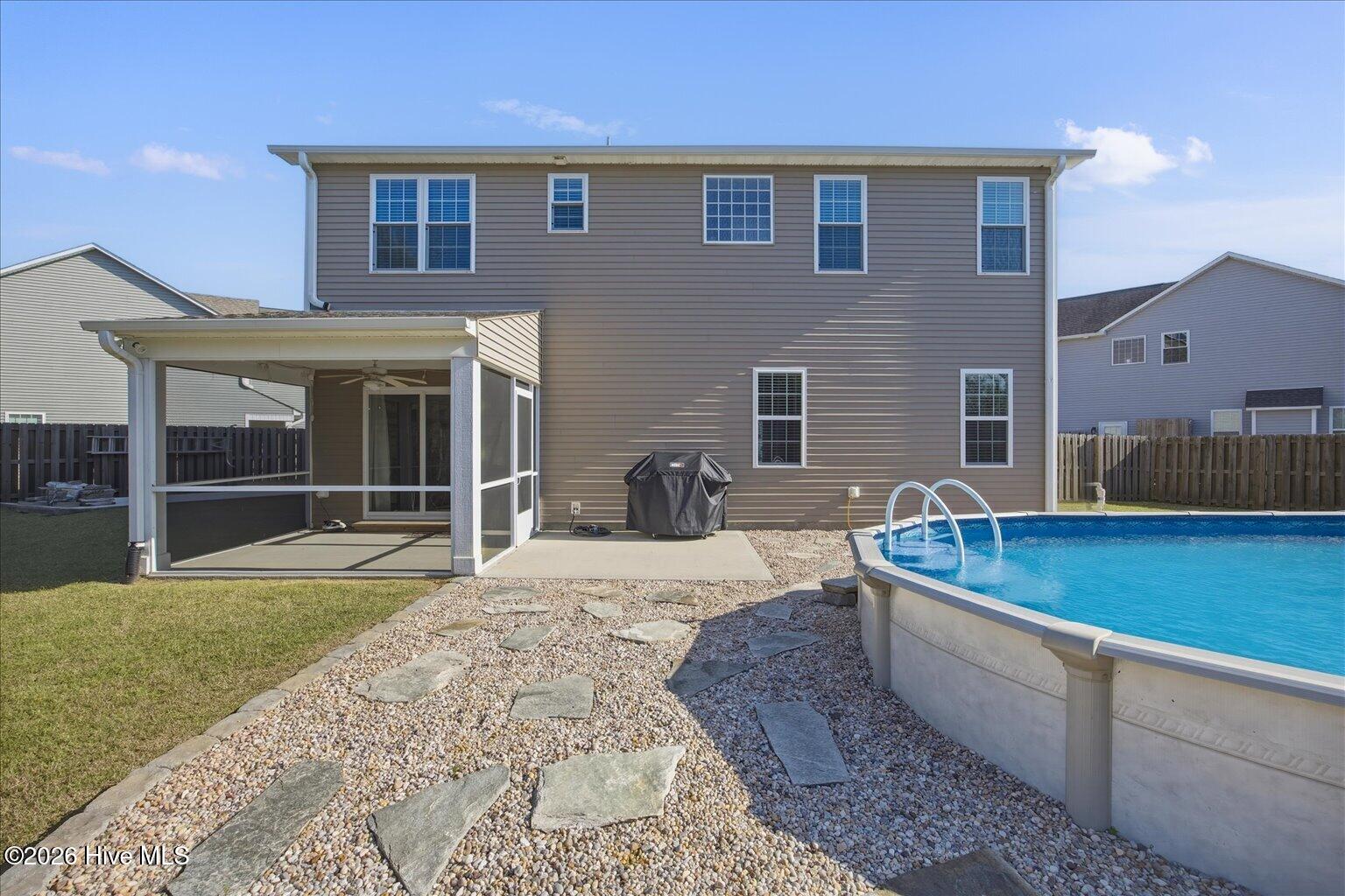 100563352 | Photo 34