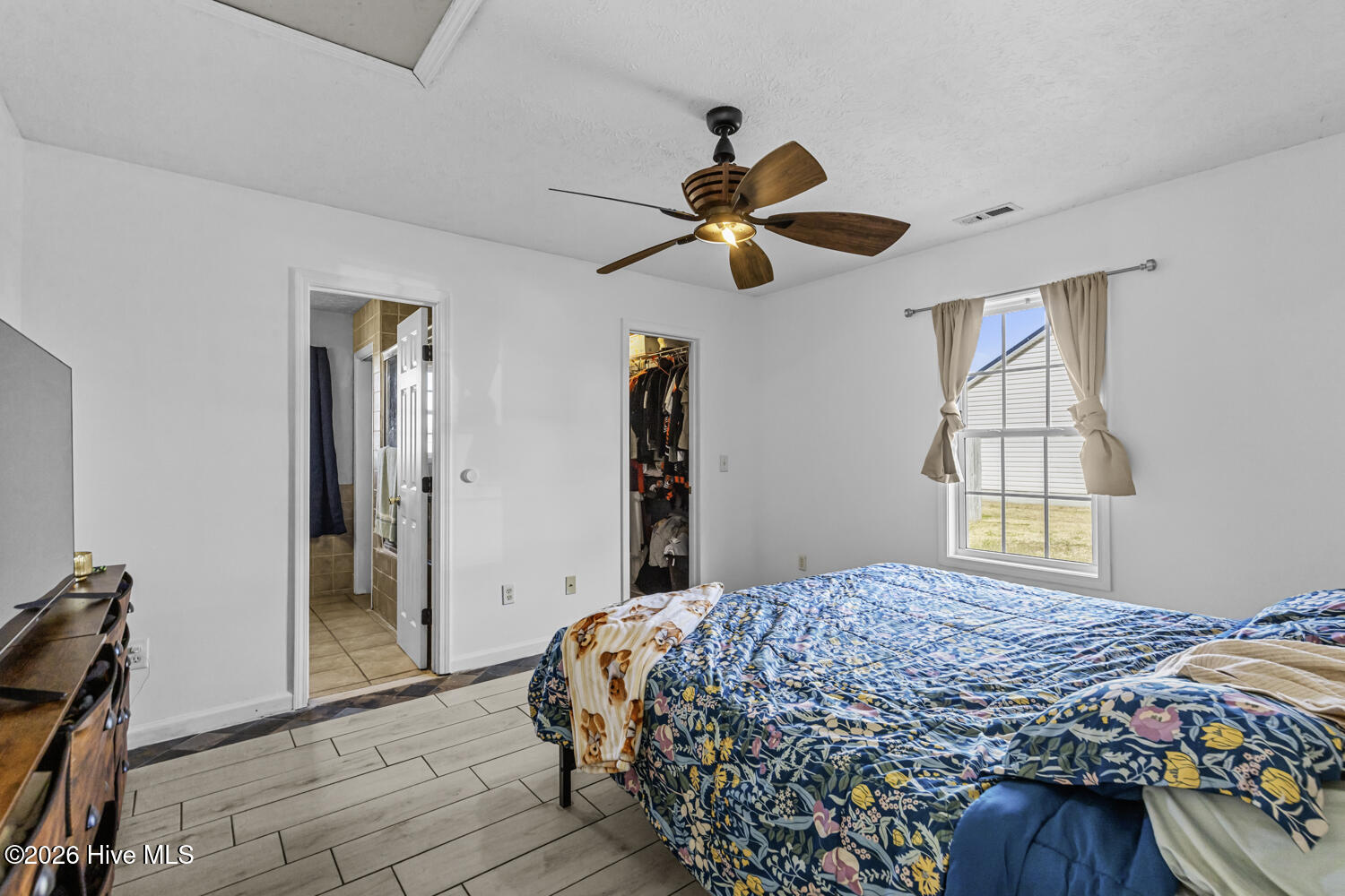 100550831 | Photo 15