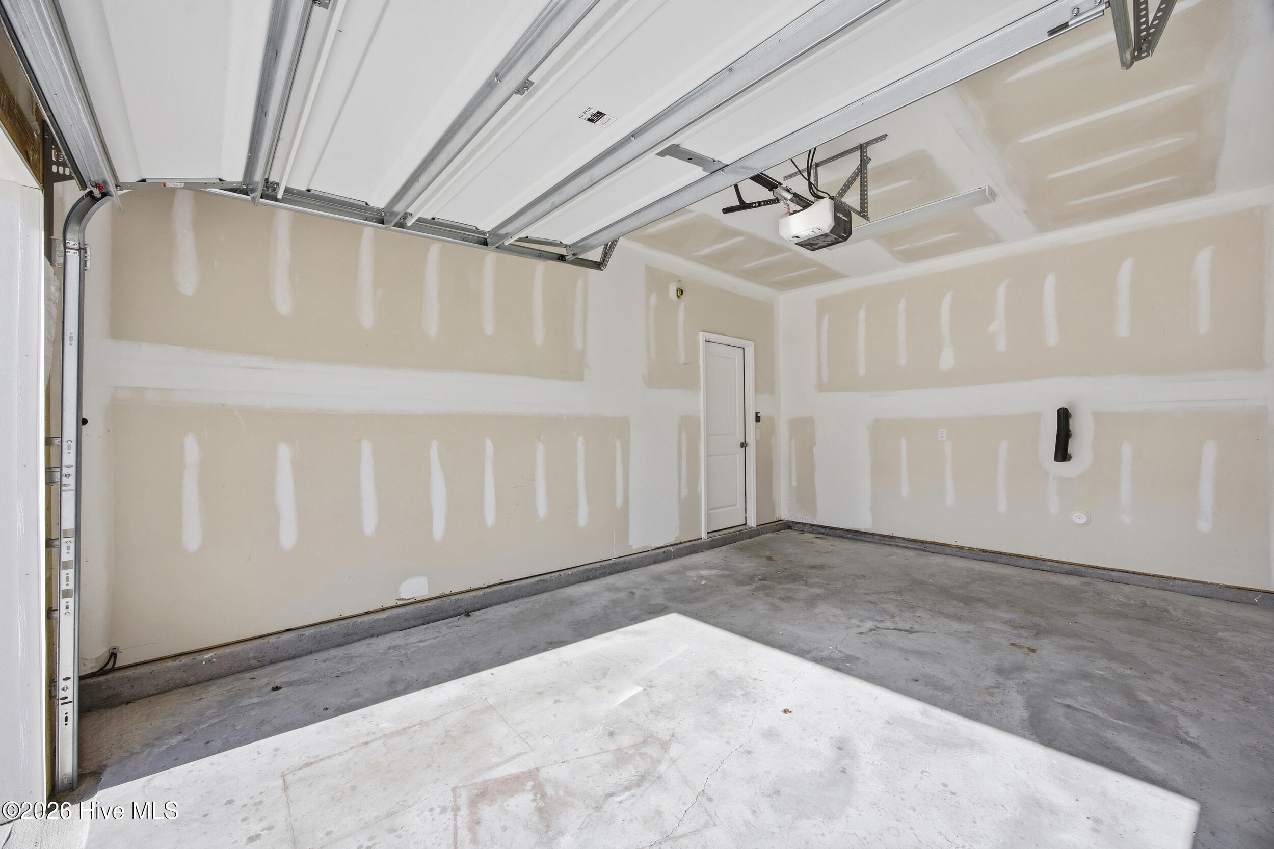 100566602 | Photo 36