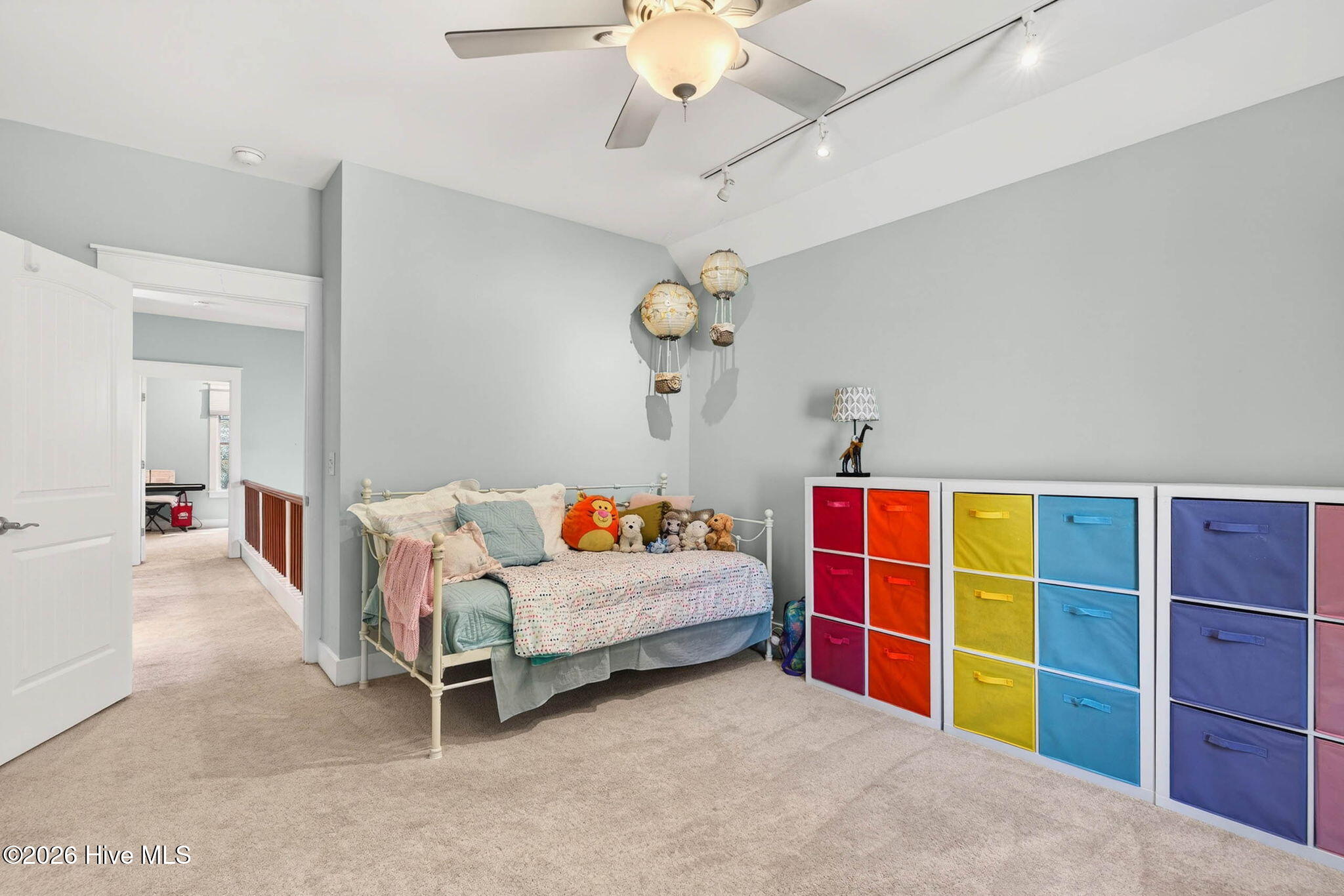 100564993 | Photo 34