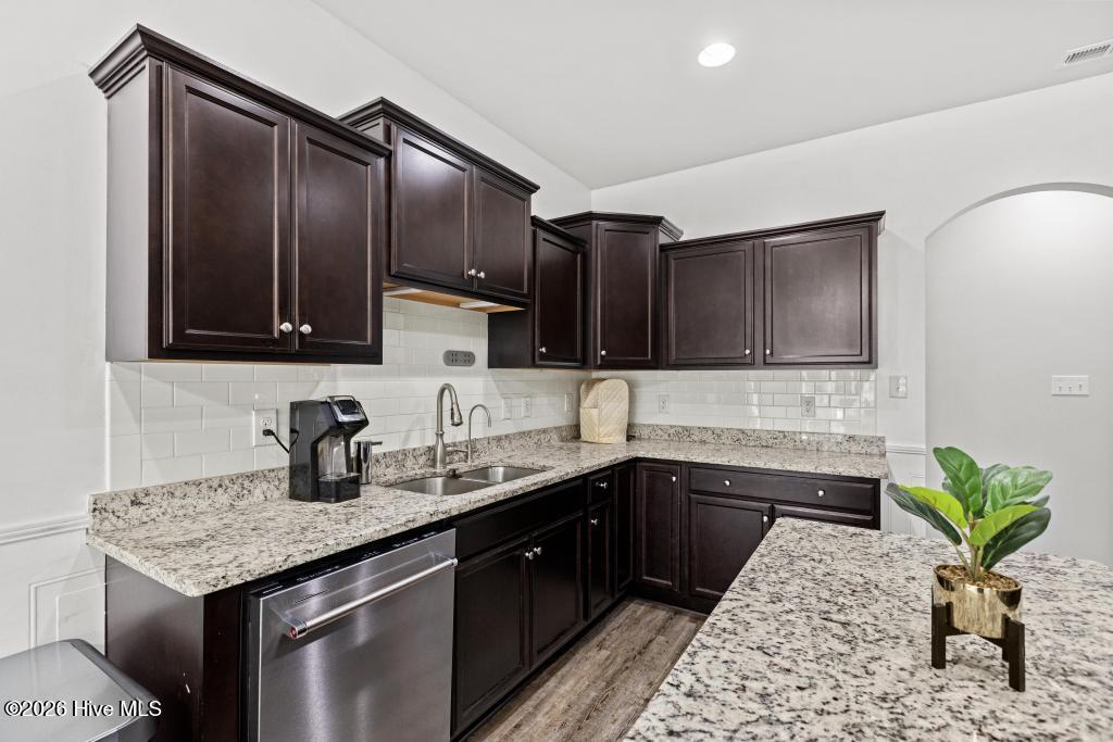 100565608 | Photo 17