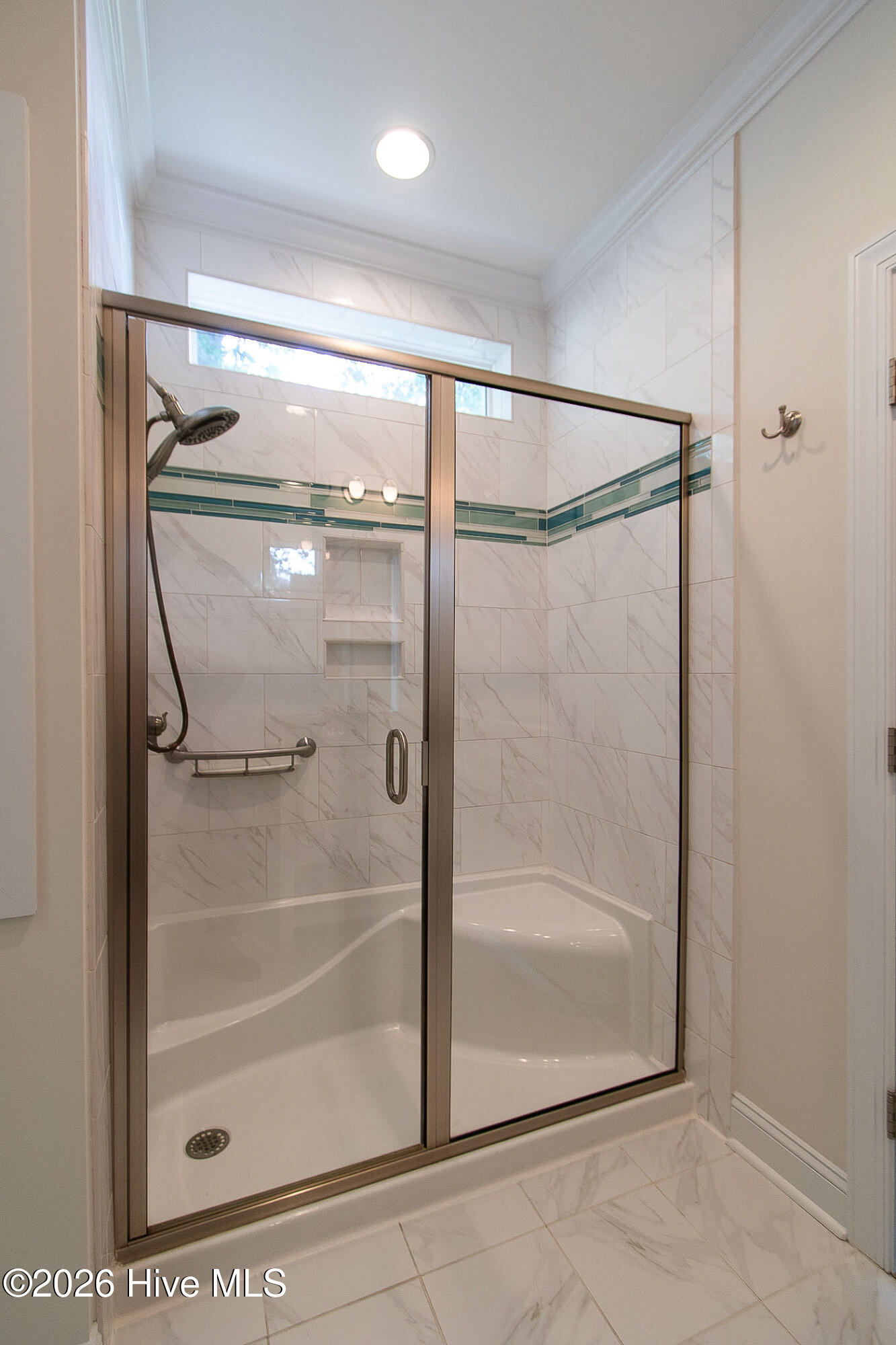 100568588 | Photo 52