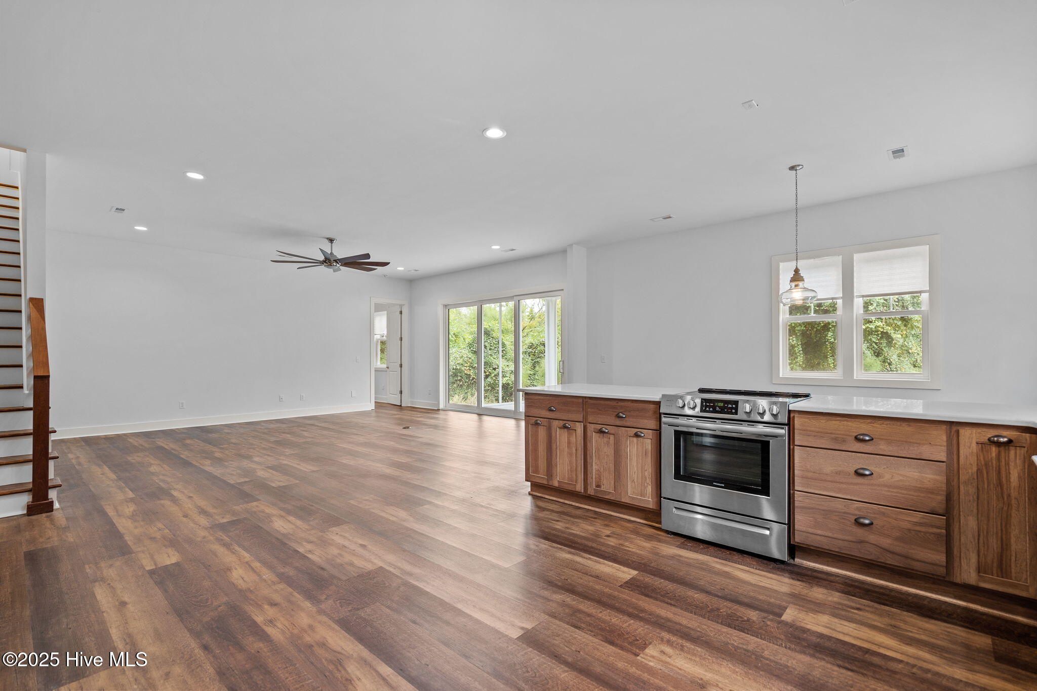 100532333 | Photo 106