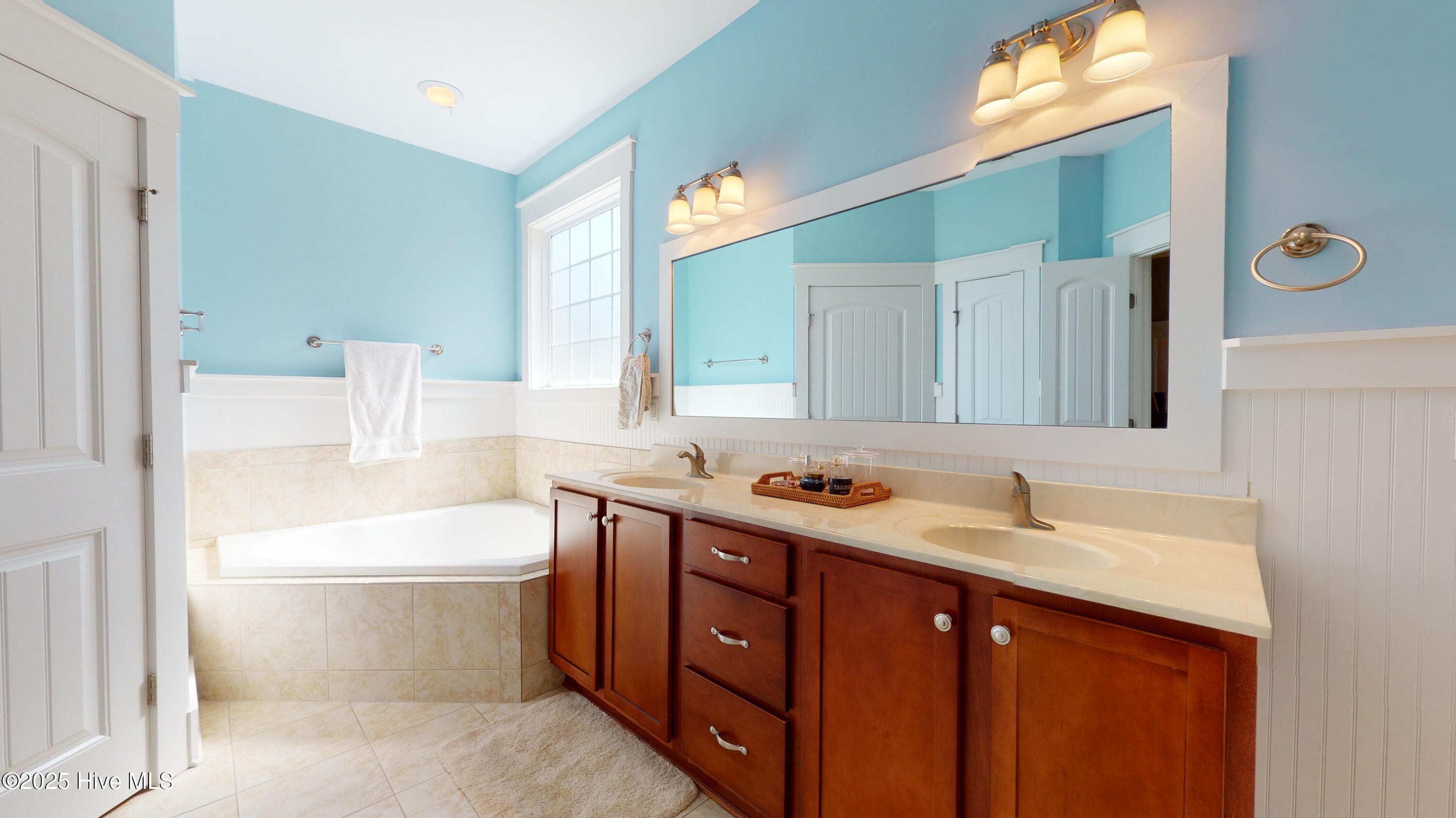 100570166 | Photo 41