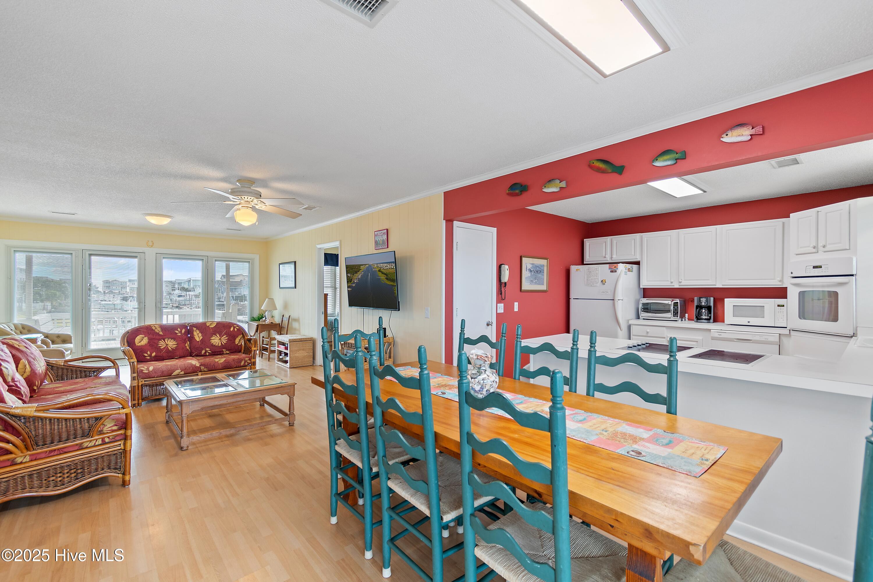 100543177 | Photo 18