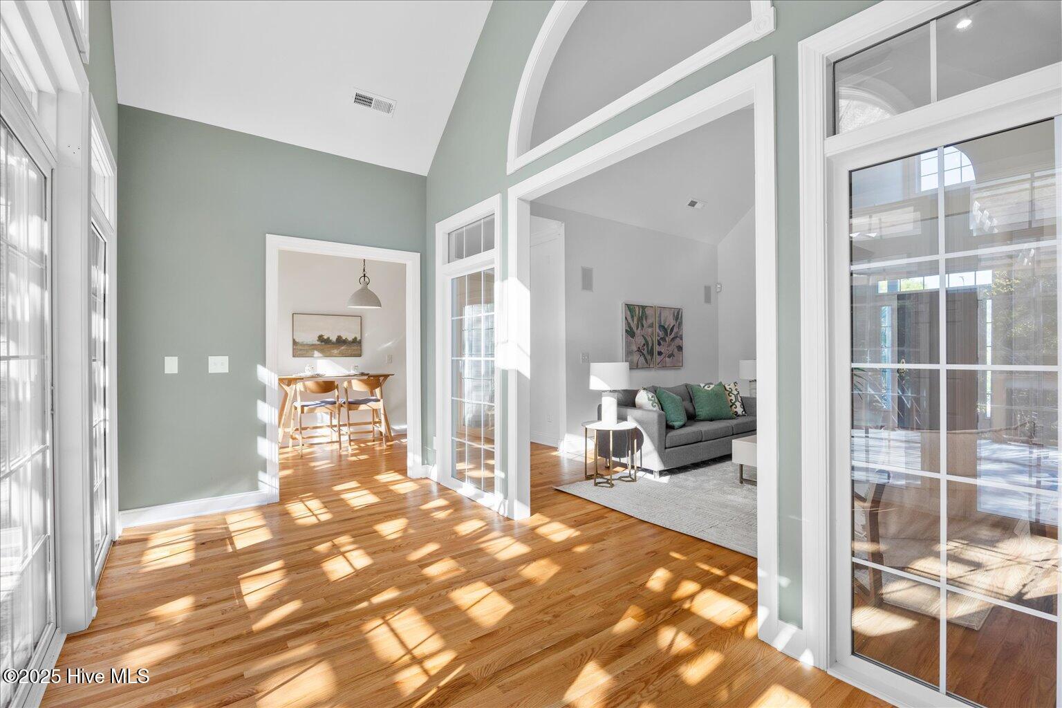 100539645 | Photo 19