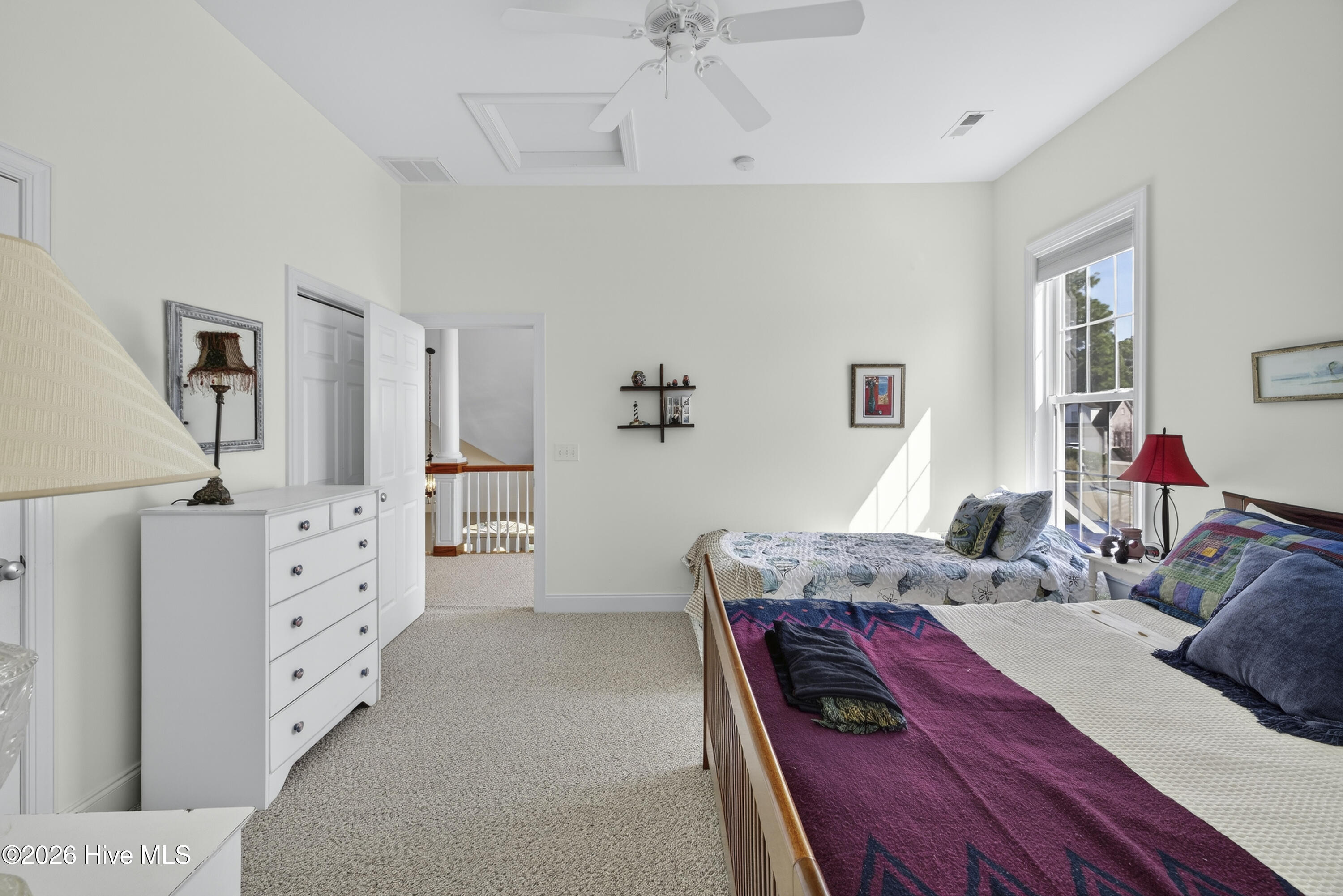 100561189 | Photo 51