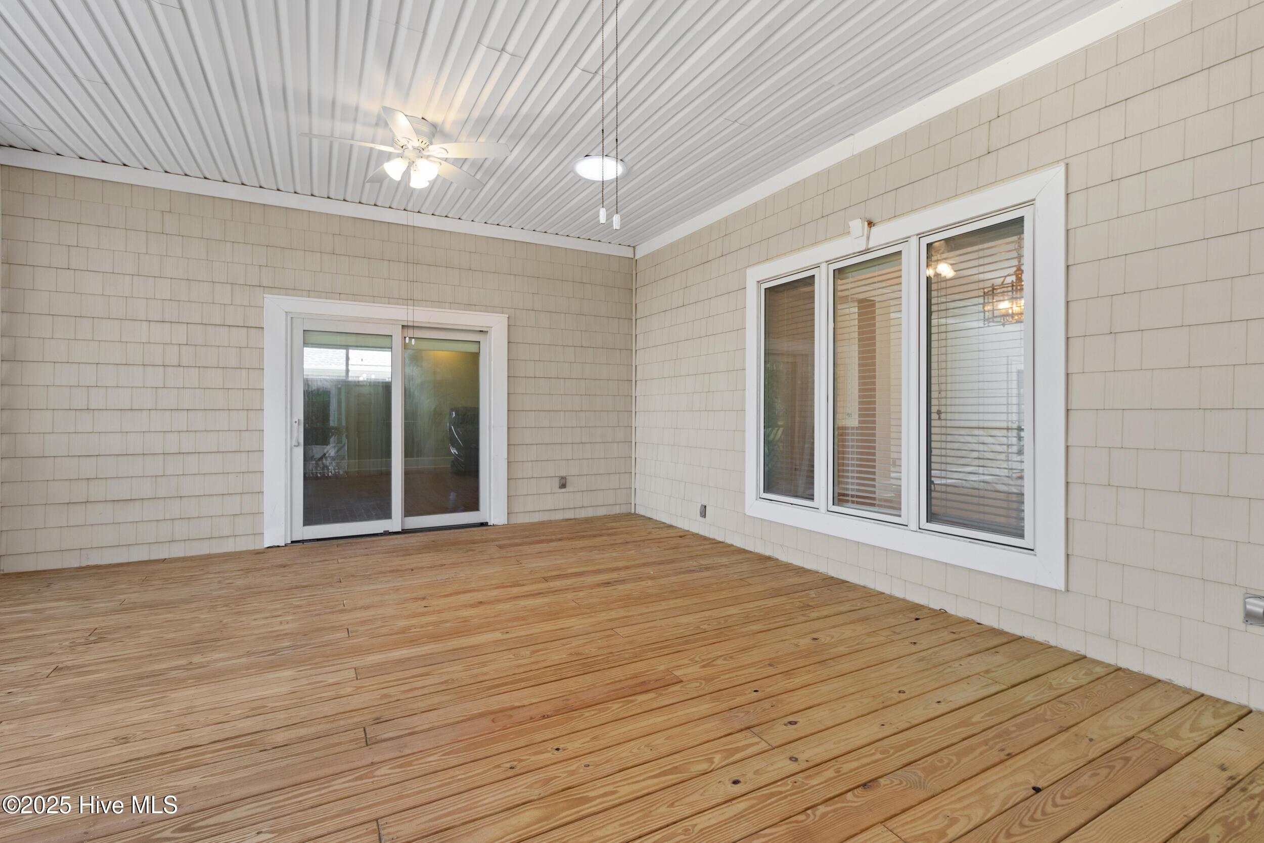 100531940 | Photo 45