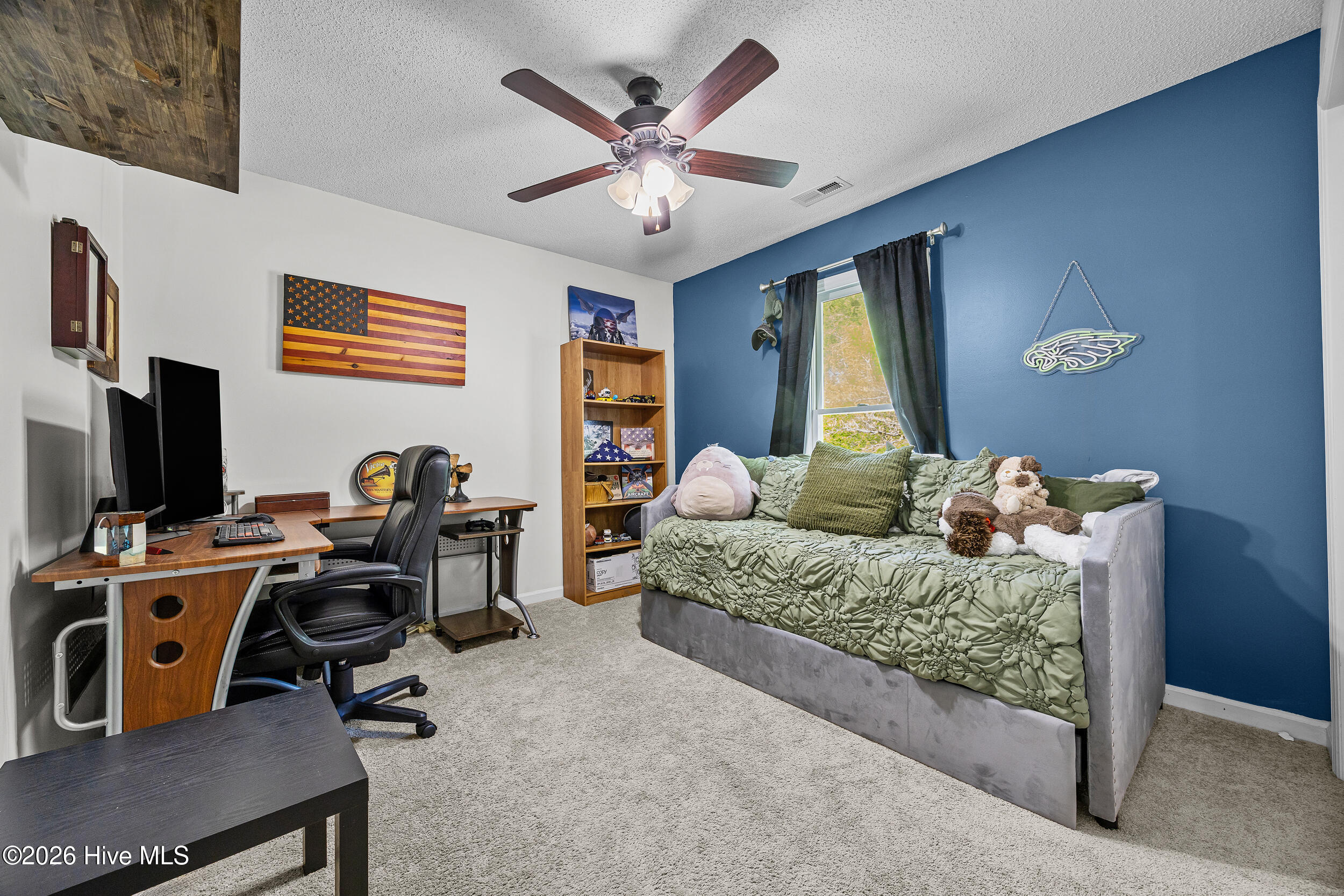 100566789 | Photo 13