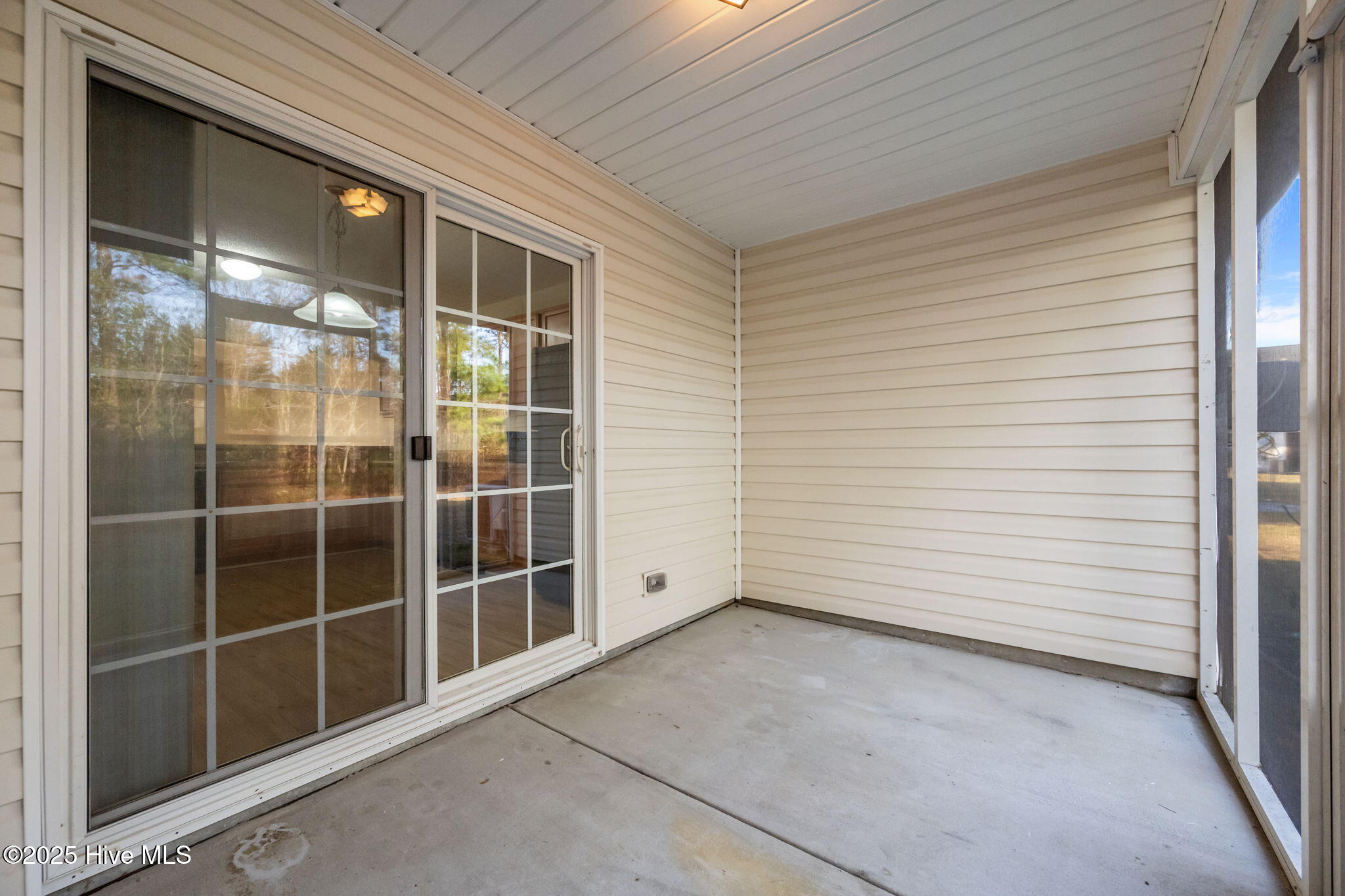 100543374 | Photo 42