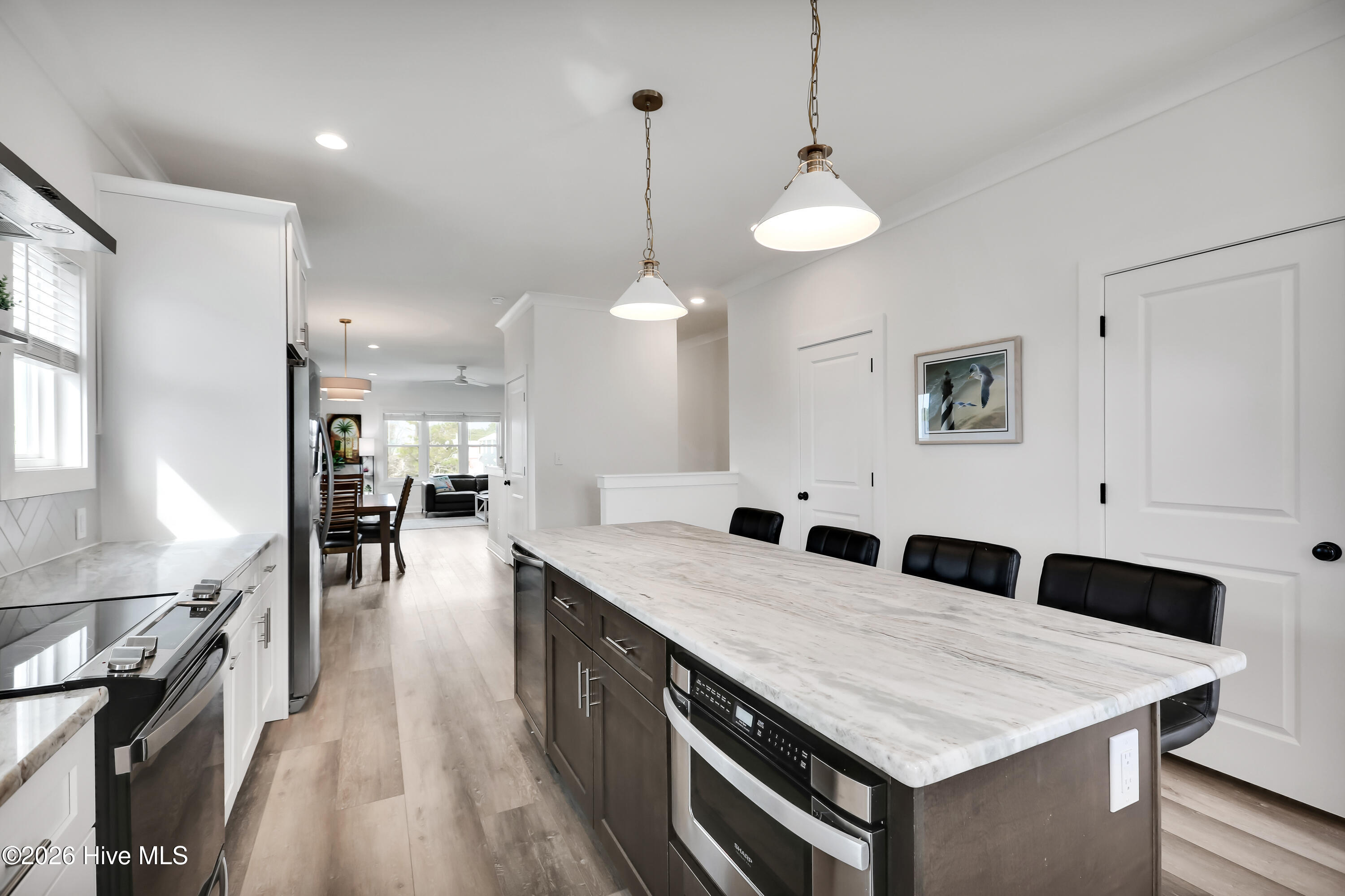 100557006 | Photo 30