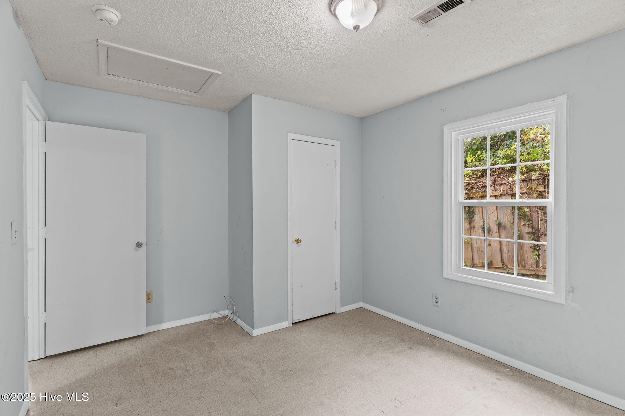 100528718 | Photo 22