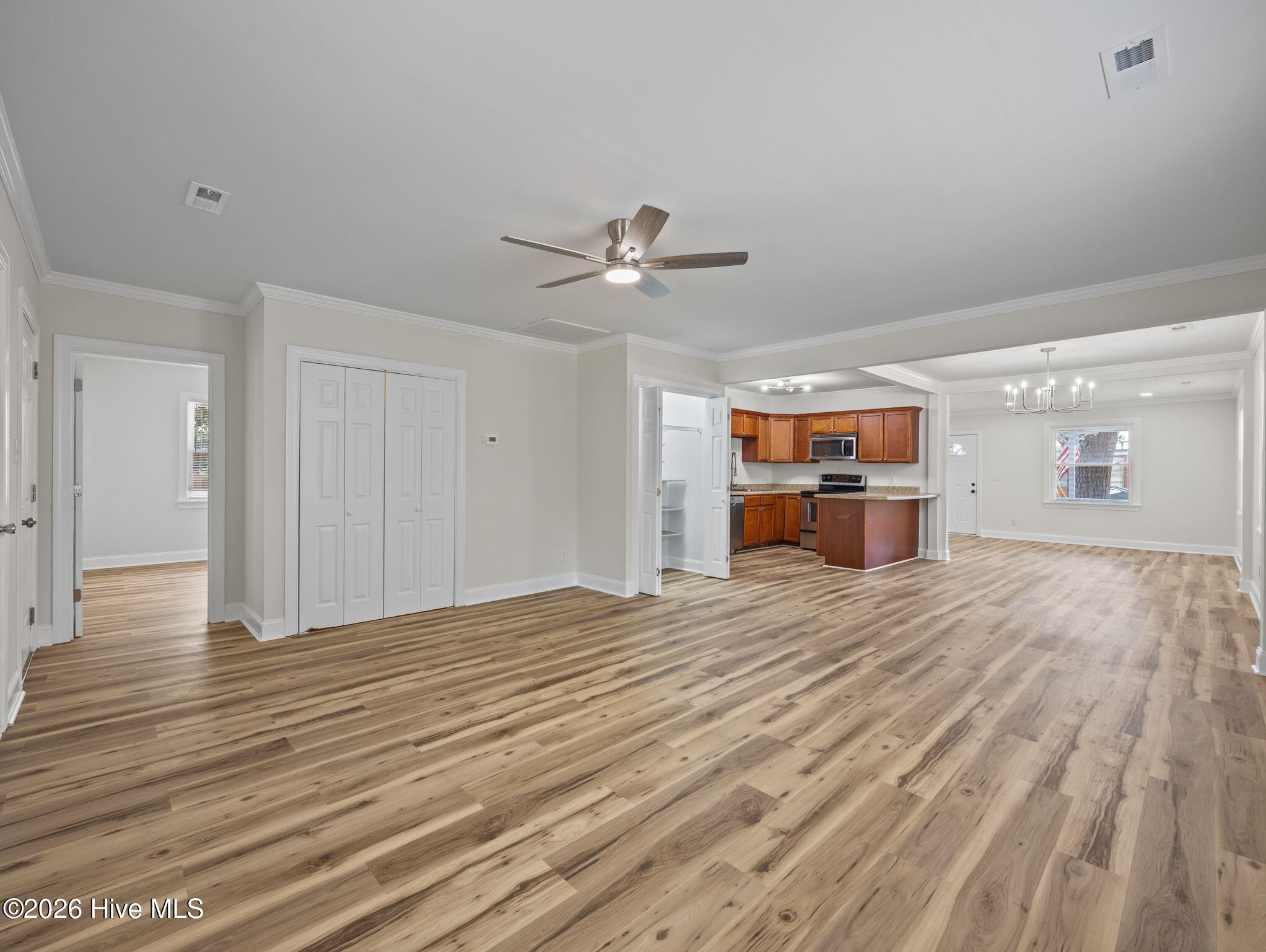 100568668 | Photo 23