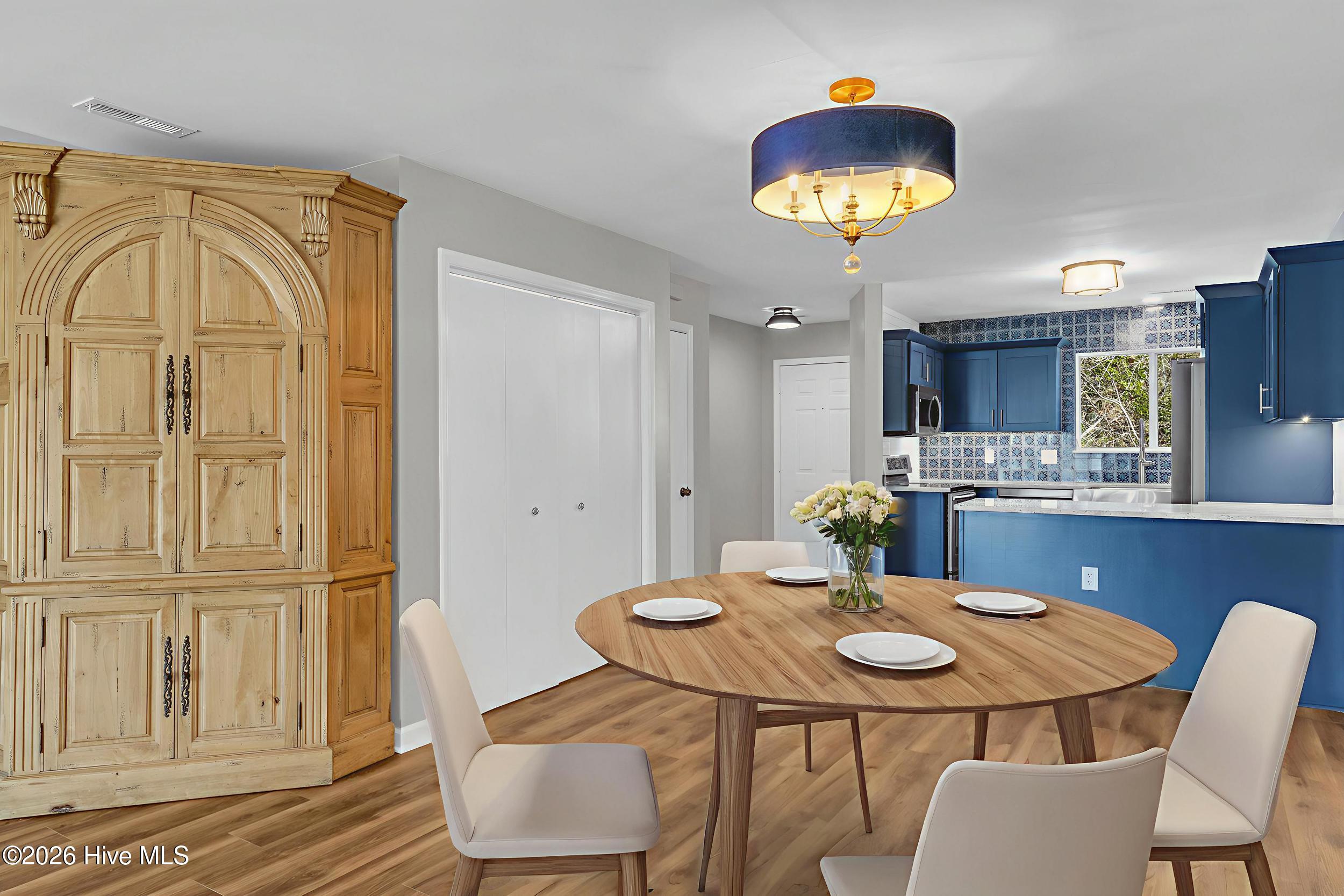 100549306 | Photo 10