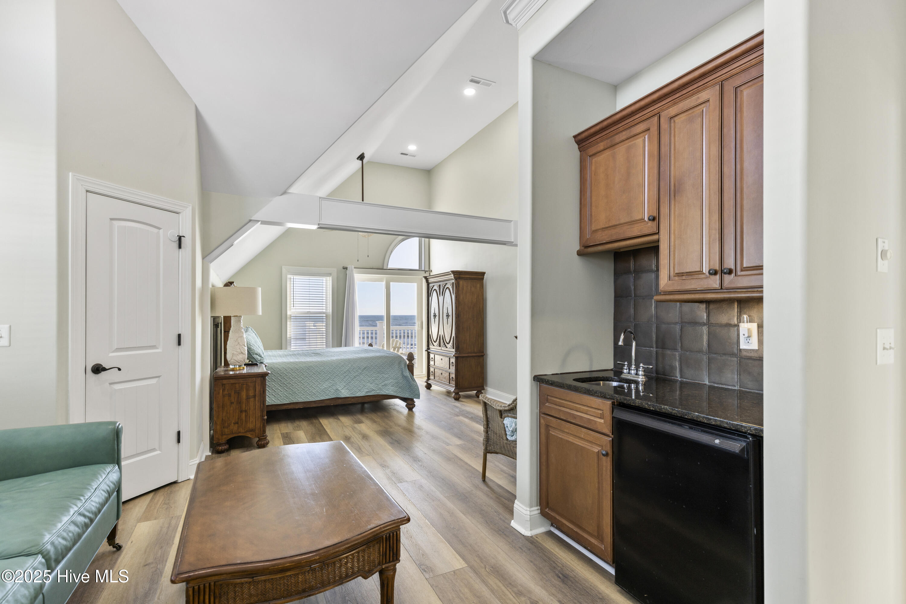 100546411 | Photo 30