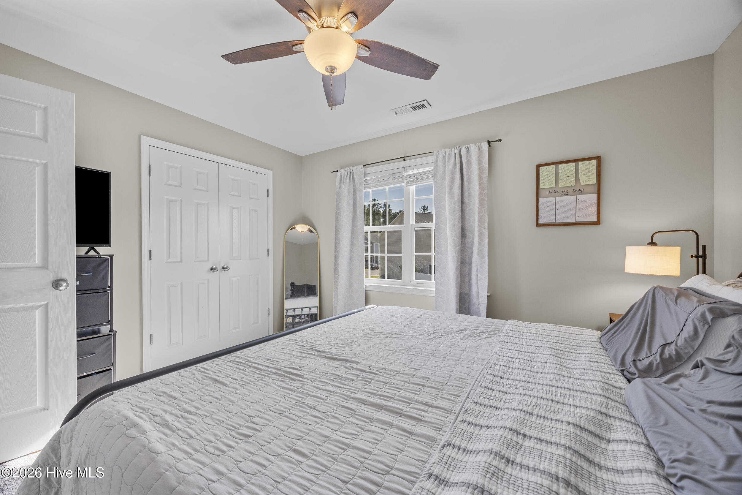 100570282 | Photo 11