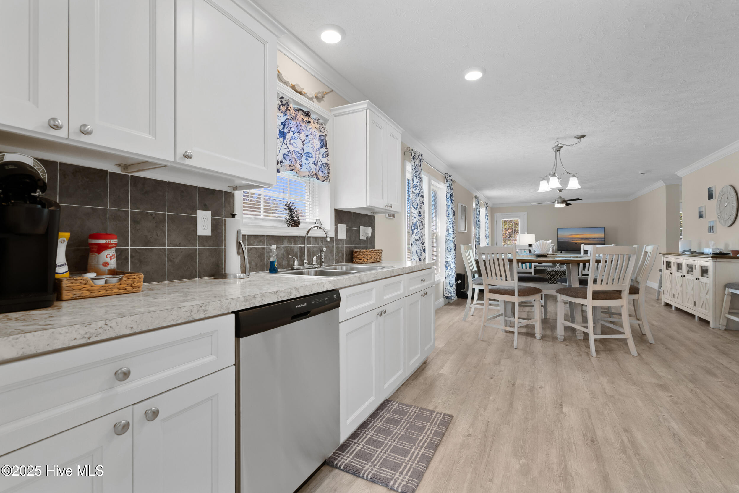 100539240 | Photo 13