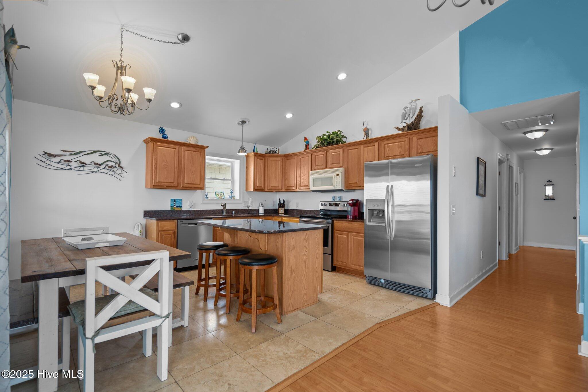 100517725 | Photo 10