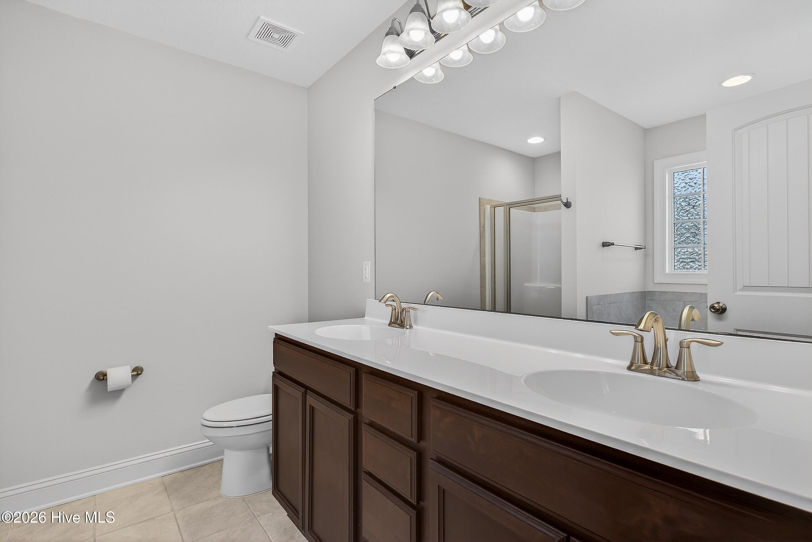 100556986 | Photo 16