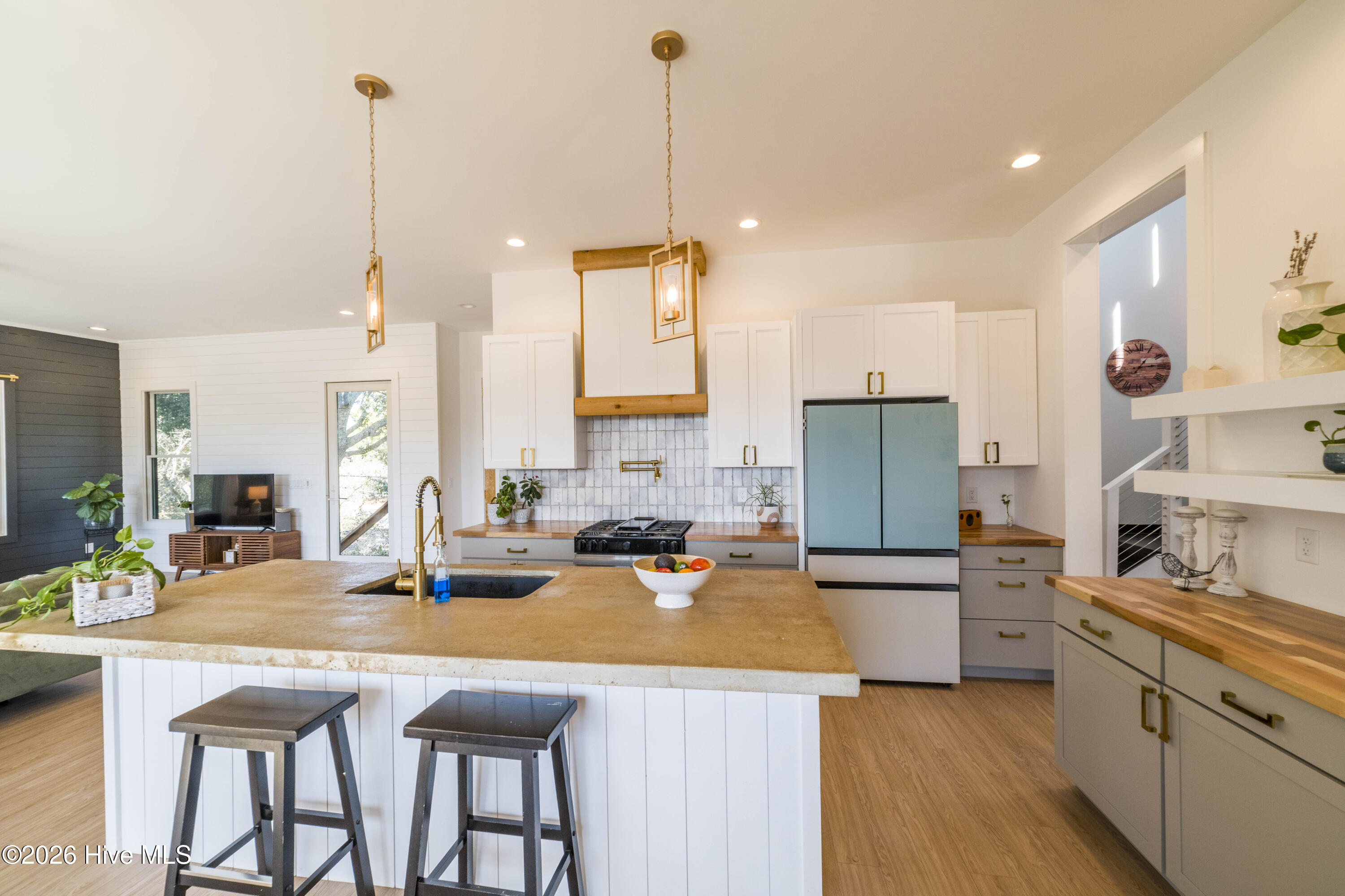 100554850 | Photo 56